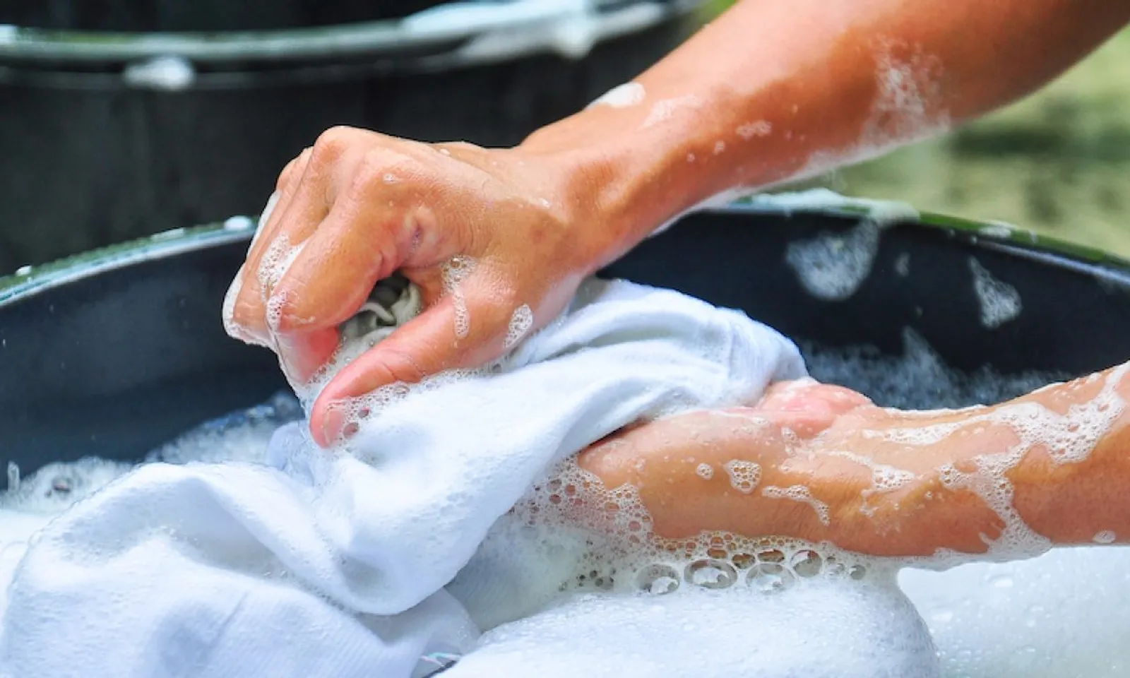 Tetap Awet, Ini Tips Mudah Mencuci Kebaya Berpayet di Rumah