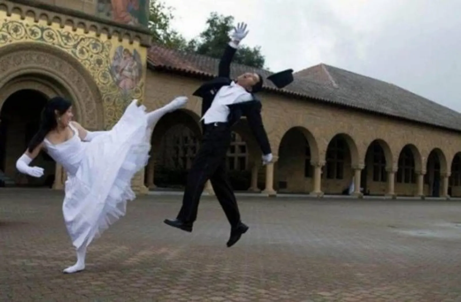 Kocak, 10 Potret Pernikahan Berkonsep Outdoor Ini Bikin Geleng Kepala