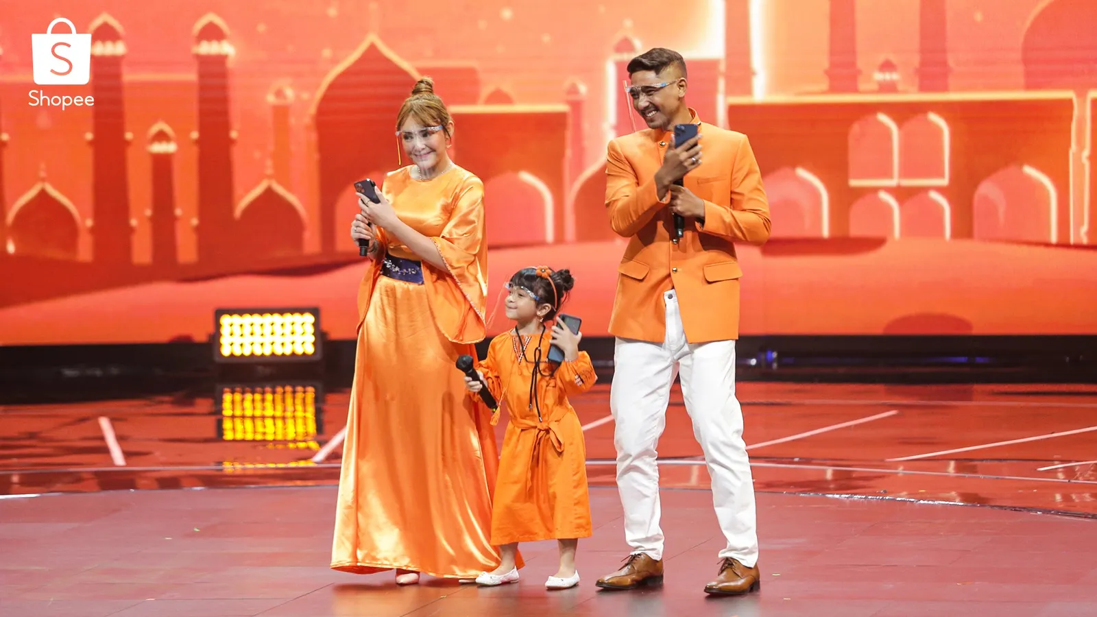 Kompak! 7 Foto Keseruan Keluarga Aldebaran di TV Show Big Ramadan Sale