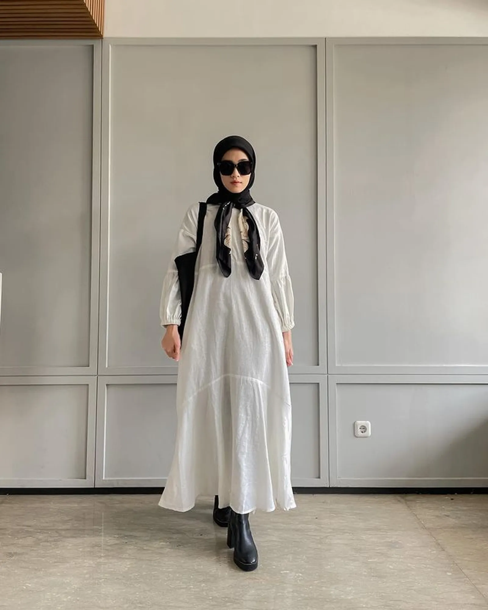 Inspirasi Busana Lebaran Pakai Outfit Putih untuk Hijabers