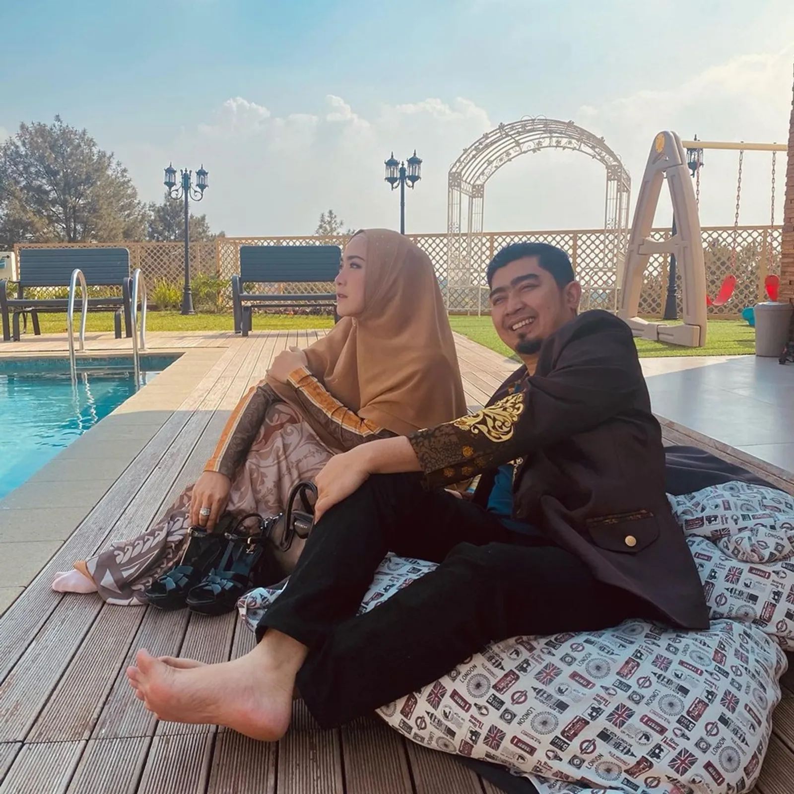 Kisah Cinta Ustaz Solmed & April Jasmine, Bukti Setia Saat Suka Duka