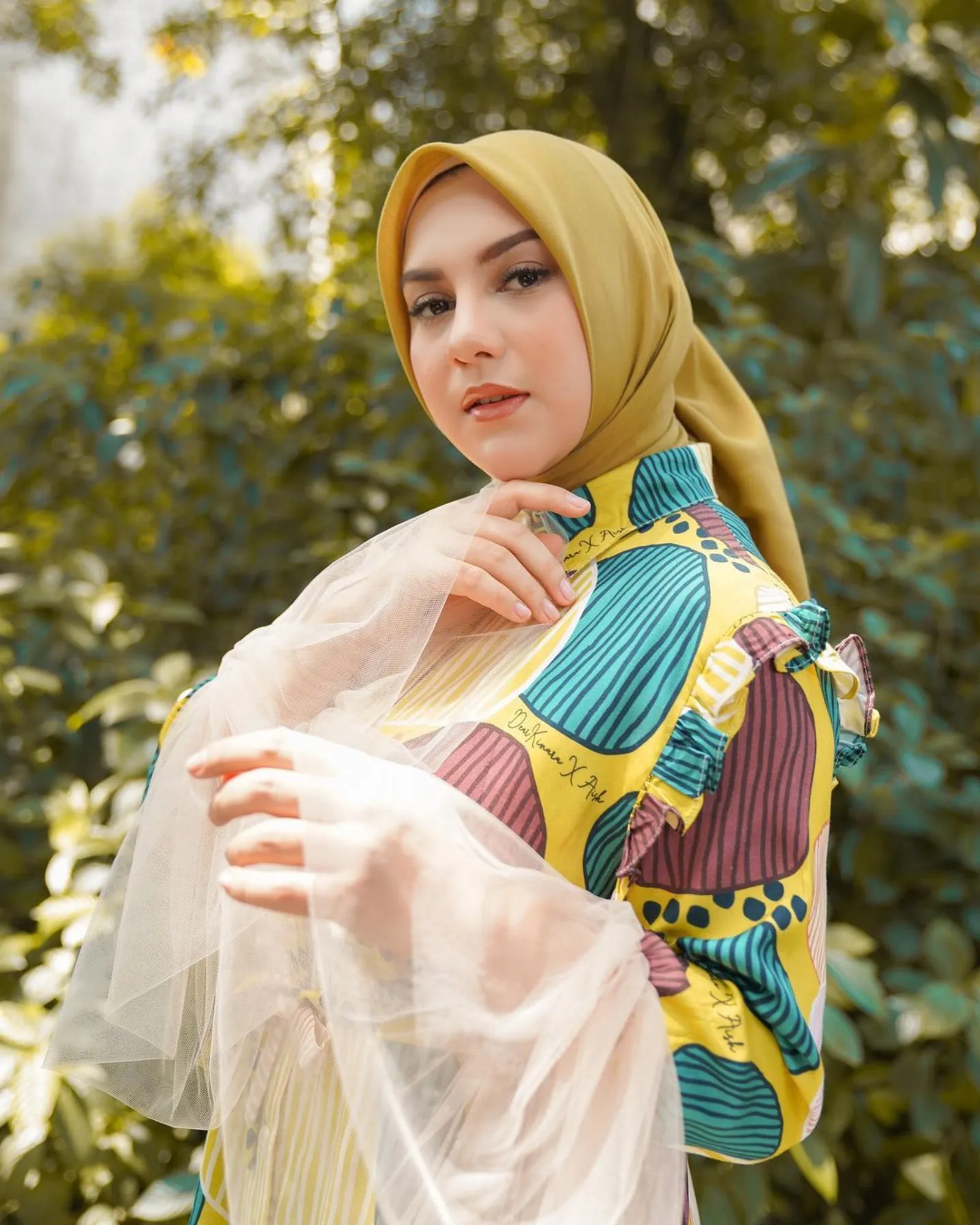 Gaya Artis Indonesia Blasteran yang Ternyata Seorang Muslim