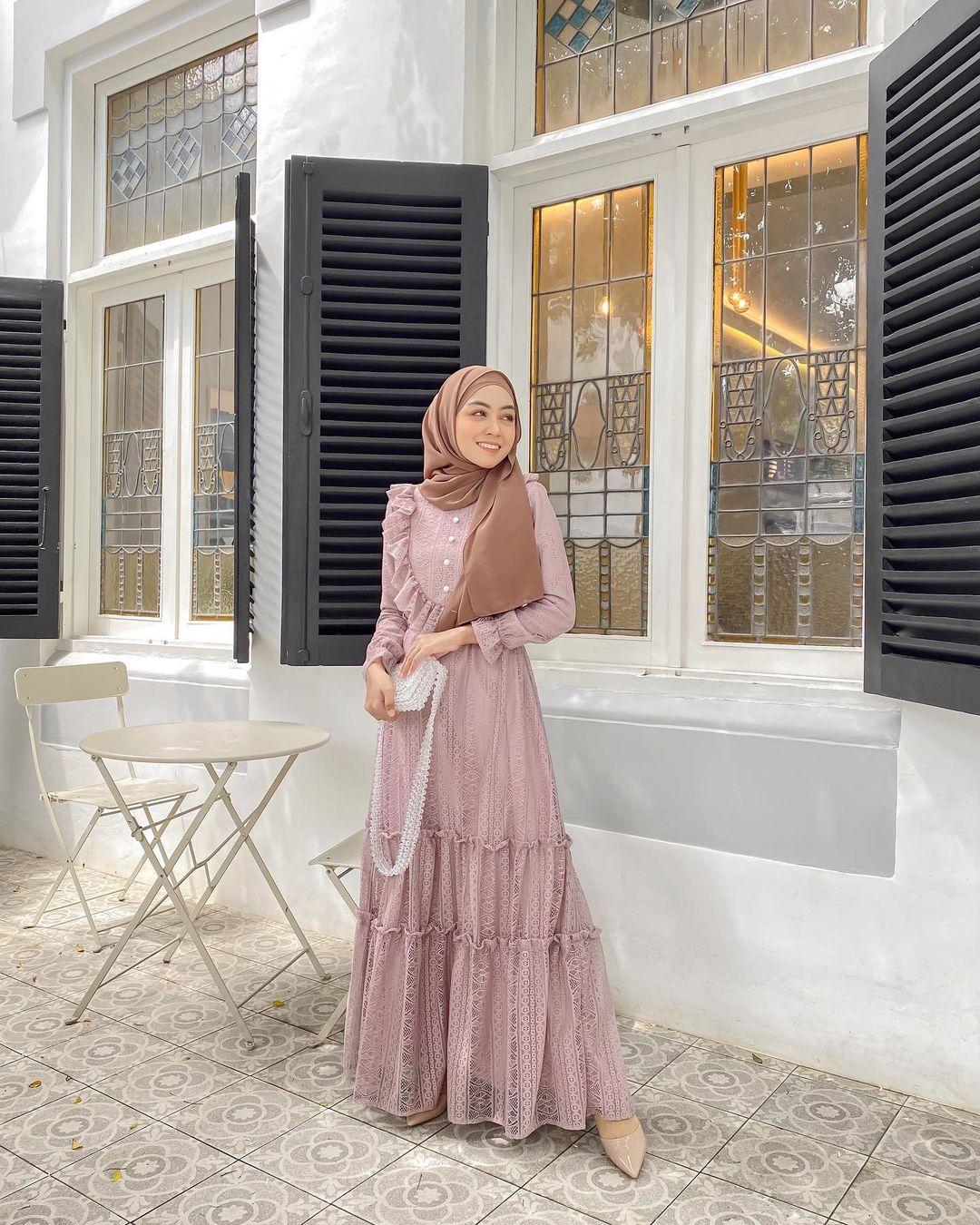 Inspirasi Model Dress Hijab Kekinian untuk Cewek Hijabers