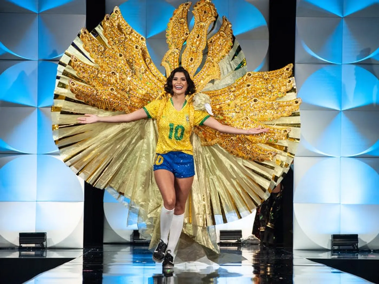 Deretan Kostum Unik Sepanjang Masa di Panggung Miss Universe