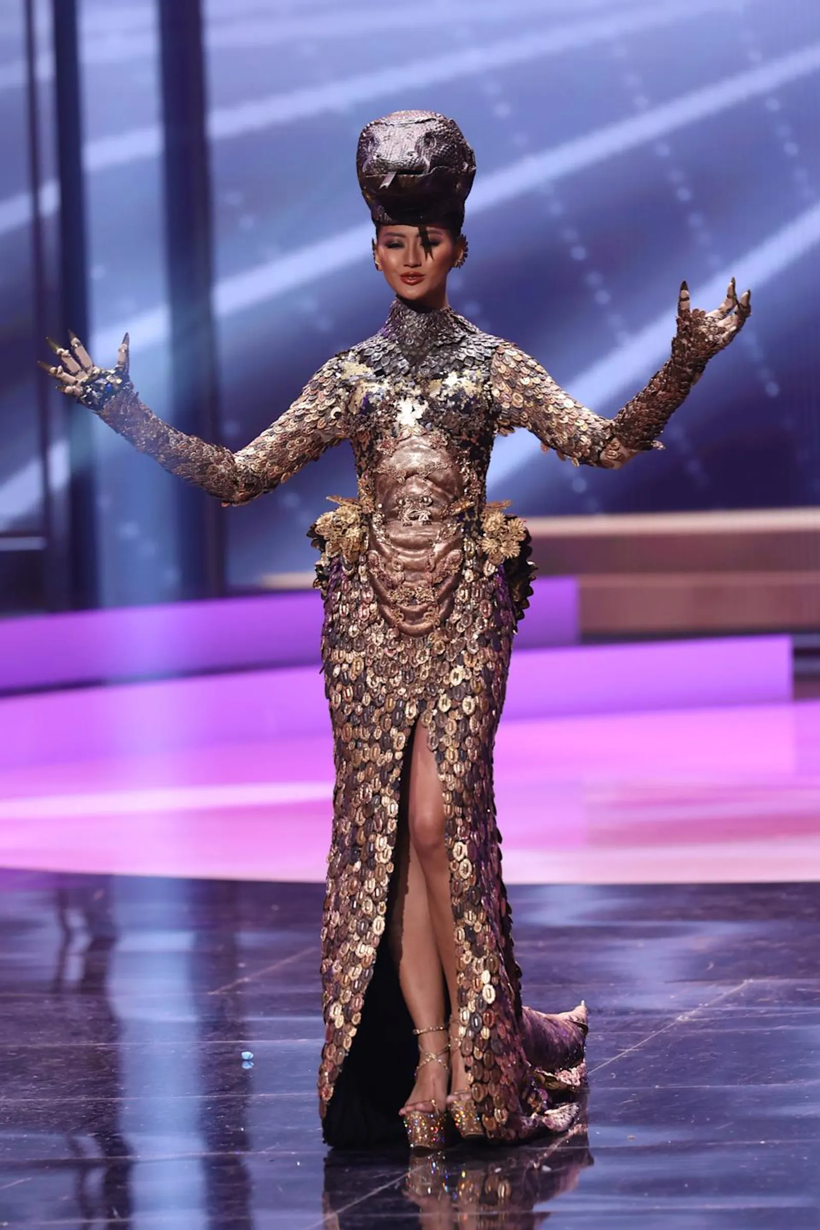 Deretan Kostum Unik Sepanjang Masa di Panggung Miss Universe