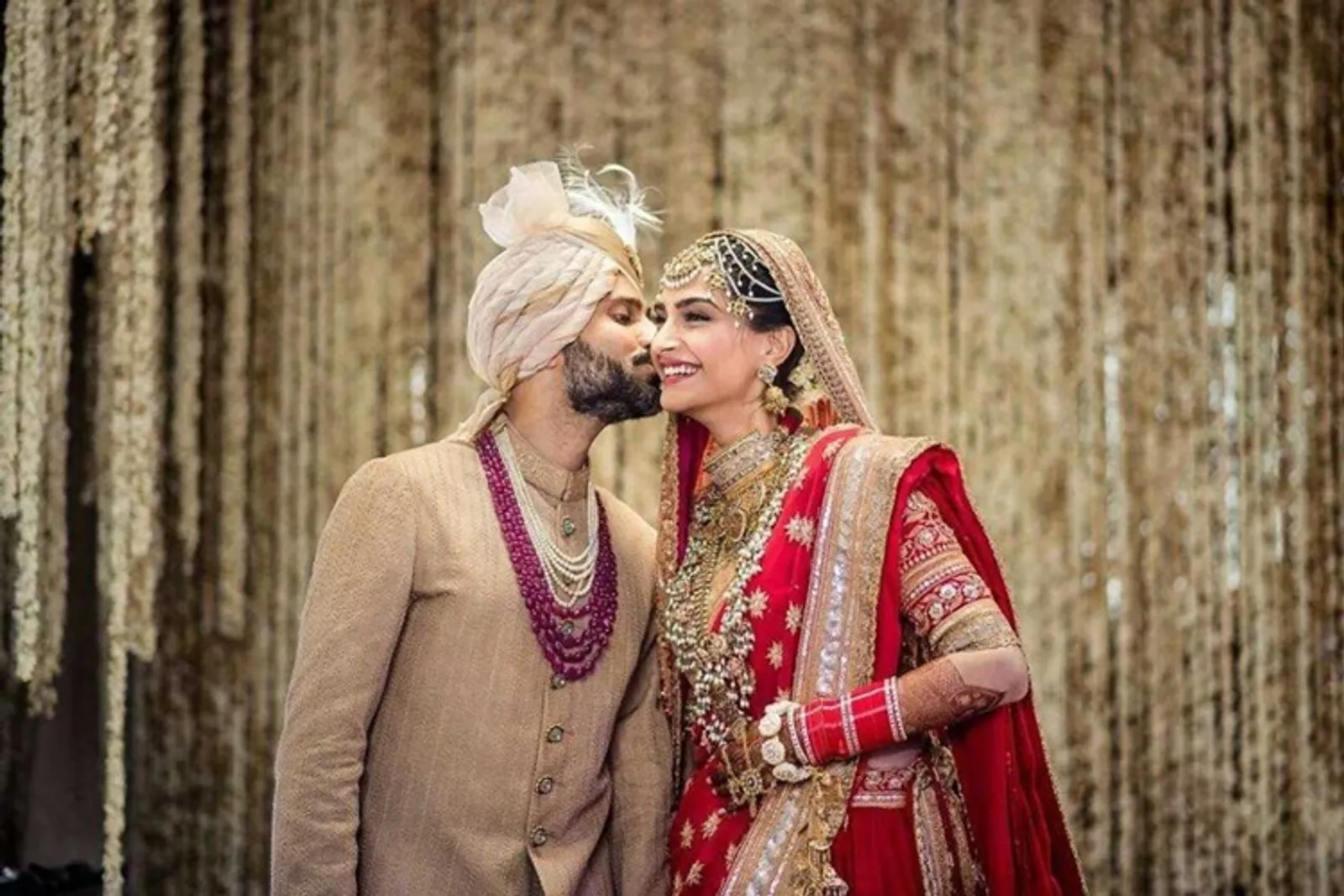 Sakral dan Meriah, Intip 9 Momen Pernikahan Artis Top Bollywood Ini