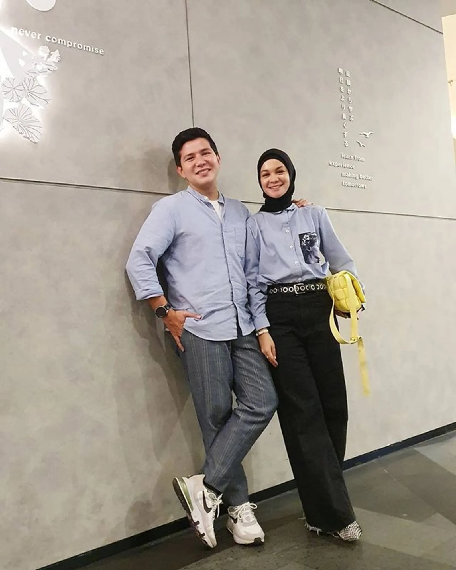 Istri Lebih Tua Setahun, 9 Pasangan Artis Ini Tampak Serasi nan Mesra