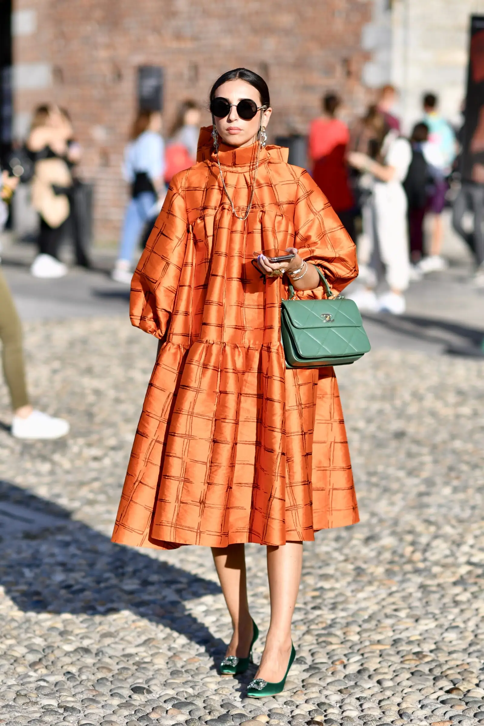 Orange! Warna Vibran untuk OOTD Kamu Selanjutnya