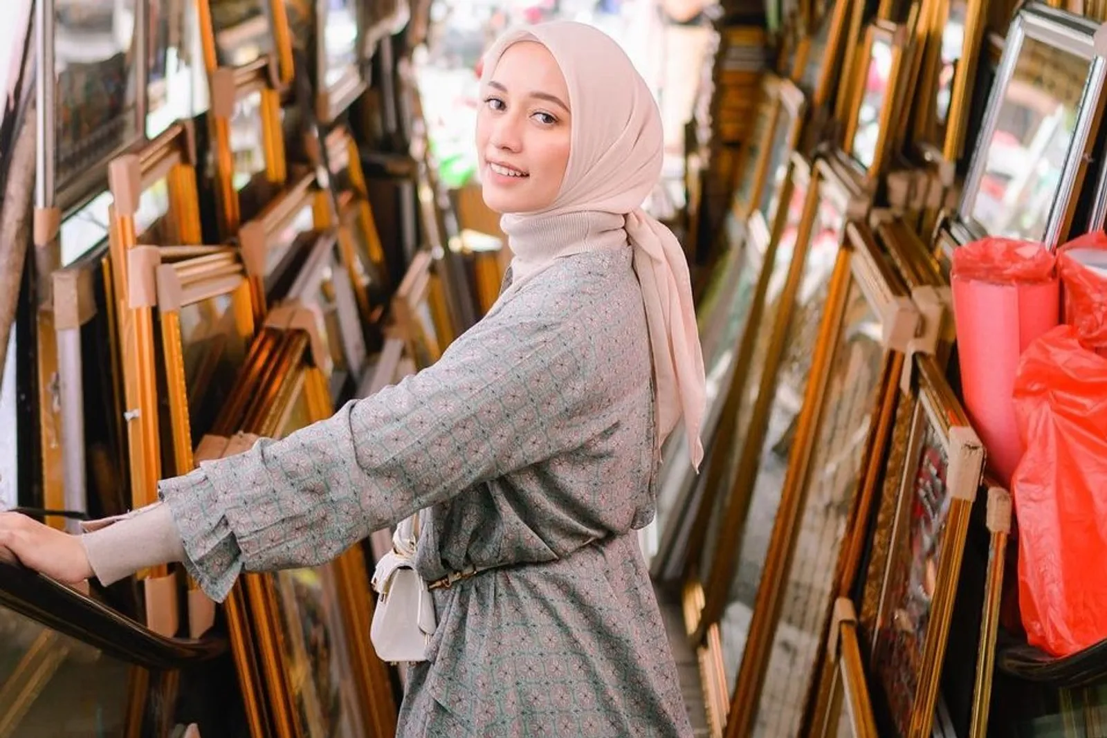 Jangan Asal Dicuci, Ini Cara Merawat Hijab Voal yang Benar