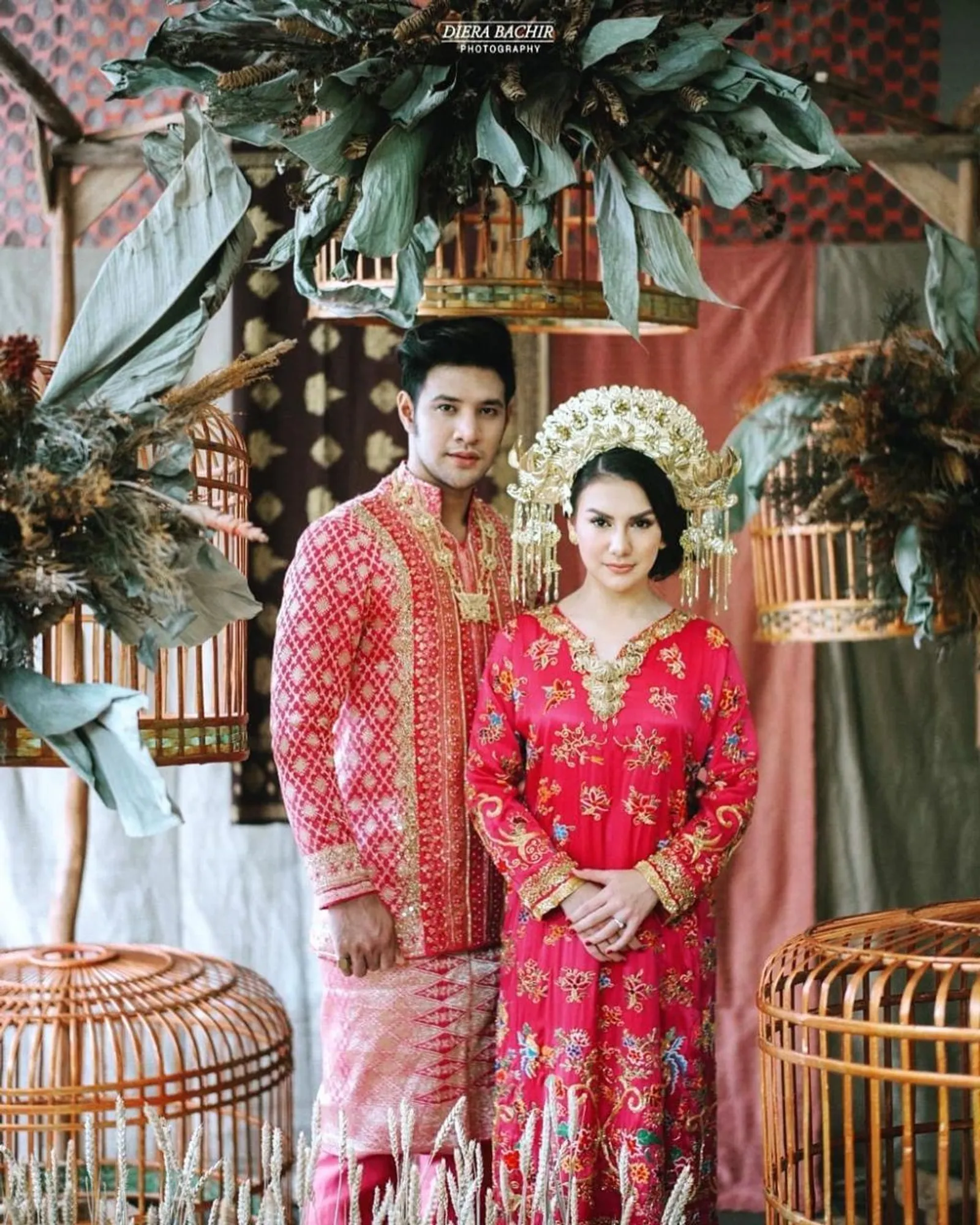 Gaya Artis Muda Lakukan Pre-Wedding dengan Adat Minang