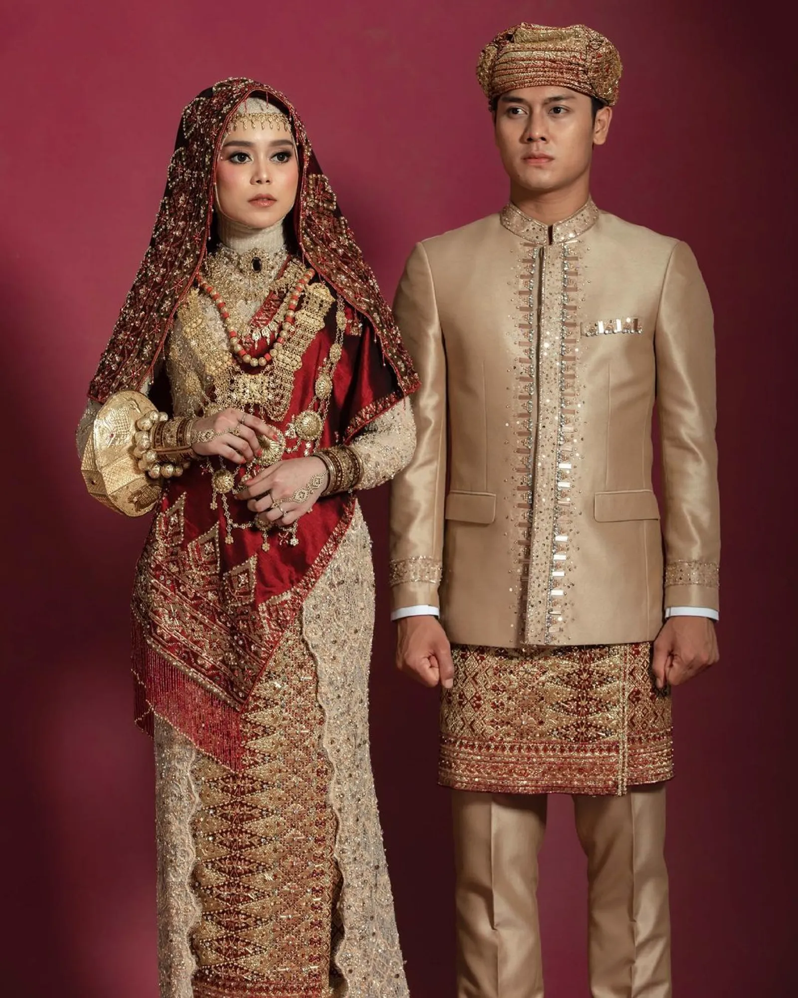 Gaya Artis Muda Lakukan Pre-Wedding dengan Adat Minang