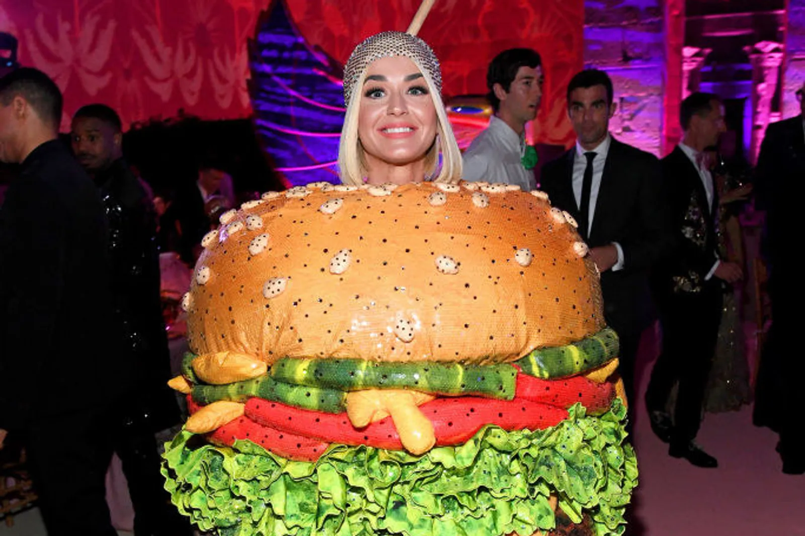 Ngakak! Deretan Kostum Katy Perry yang Terinspirasi dari Makanan