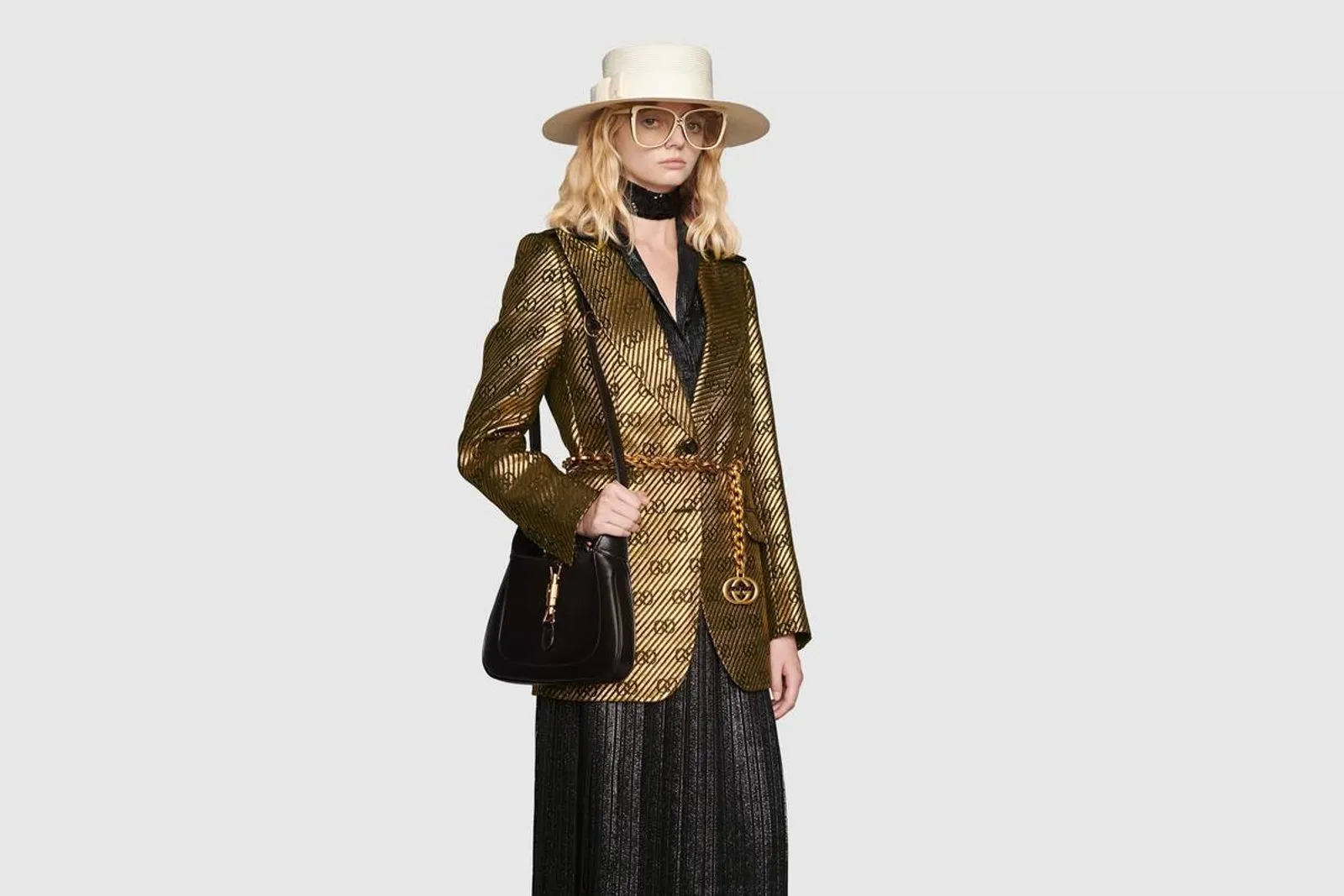 #PopbelaOOTD: Tambah Koleksi Outerwear dengan Blazer Modis