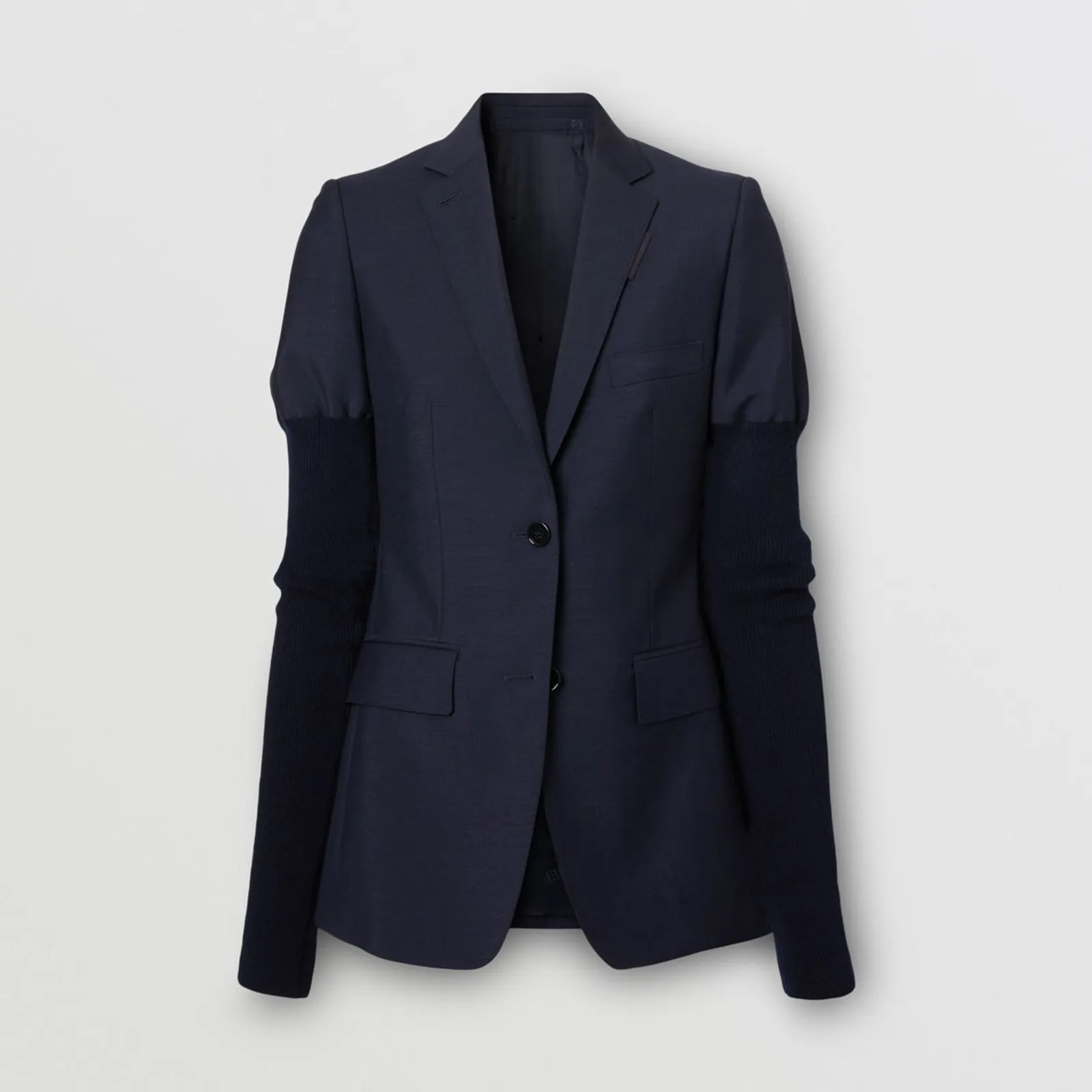 #PopbelaOOTD: Tambah Koleksi Outerwear dengan Blazer Modis