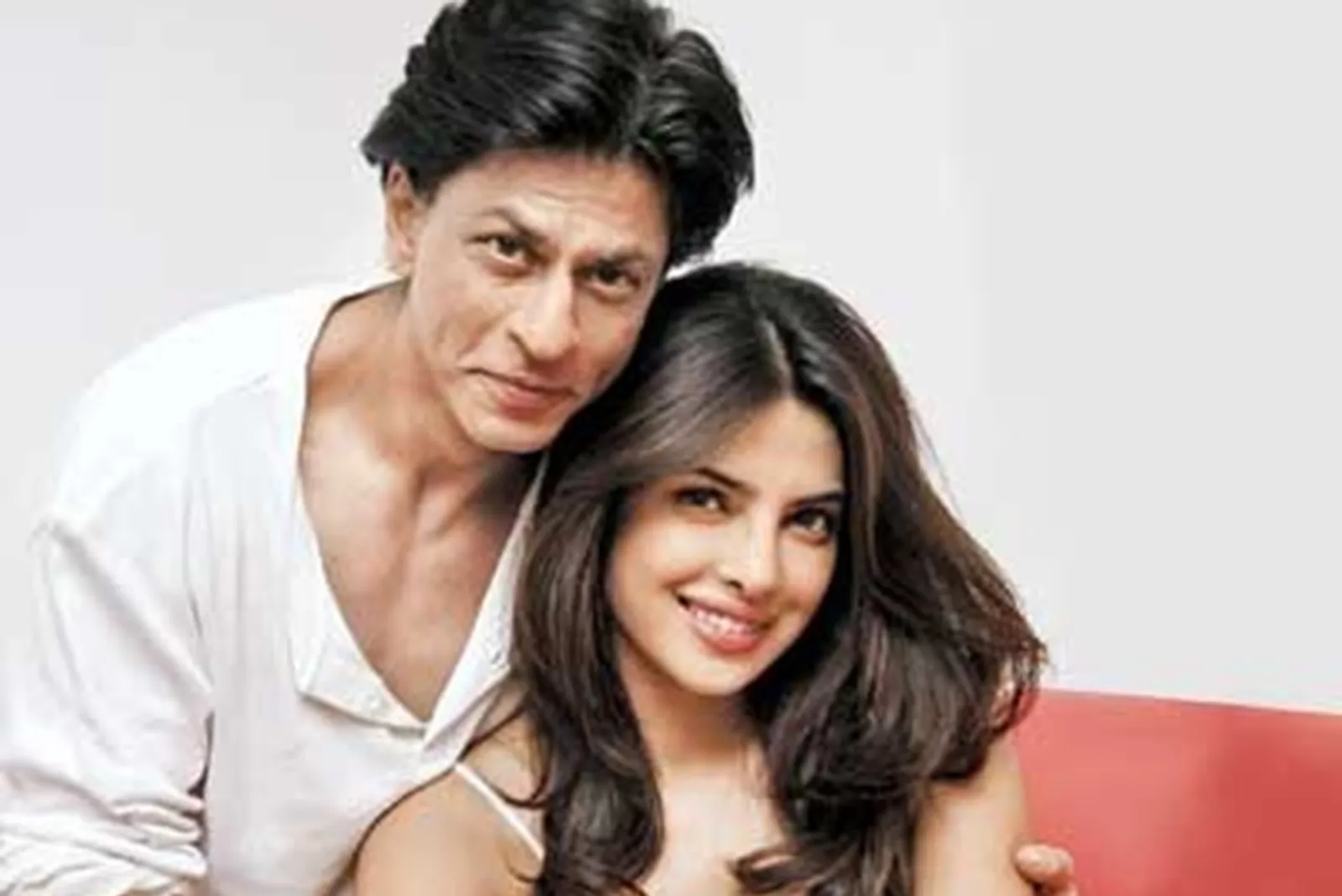 Diisukan Selingkuh, 7 Tanda Kedekatan Priyanka Chopra & Shah Rukh Khan