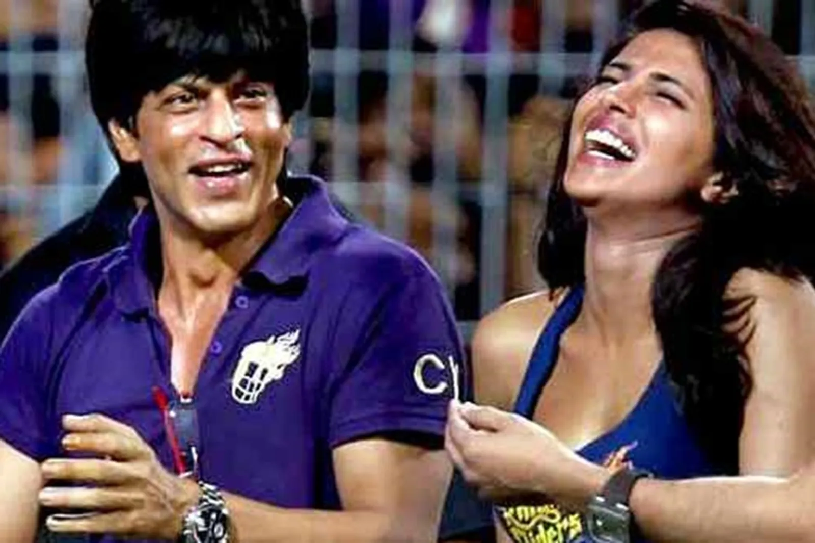 Diisukan Selingkuh, 7 Tanda Kedekatan Priyanka Chopra & Shah Rukh Khan