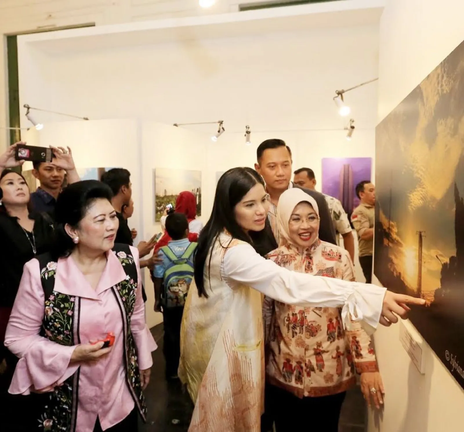 Selalu Dikenang, 9 Potret Lawas Annisa Pohan & Mendiang Ani Yudhoyono