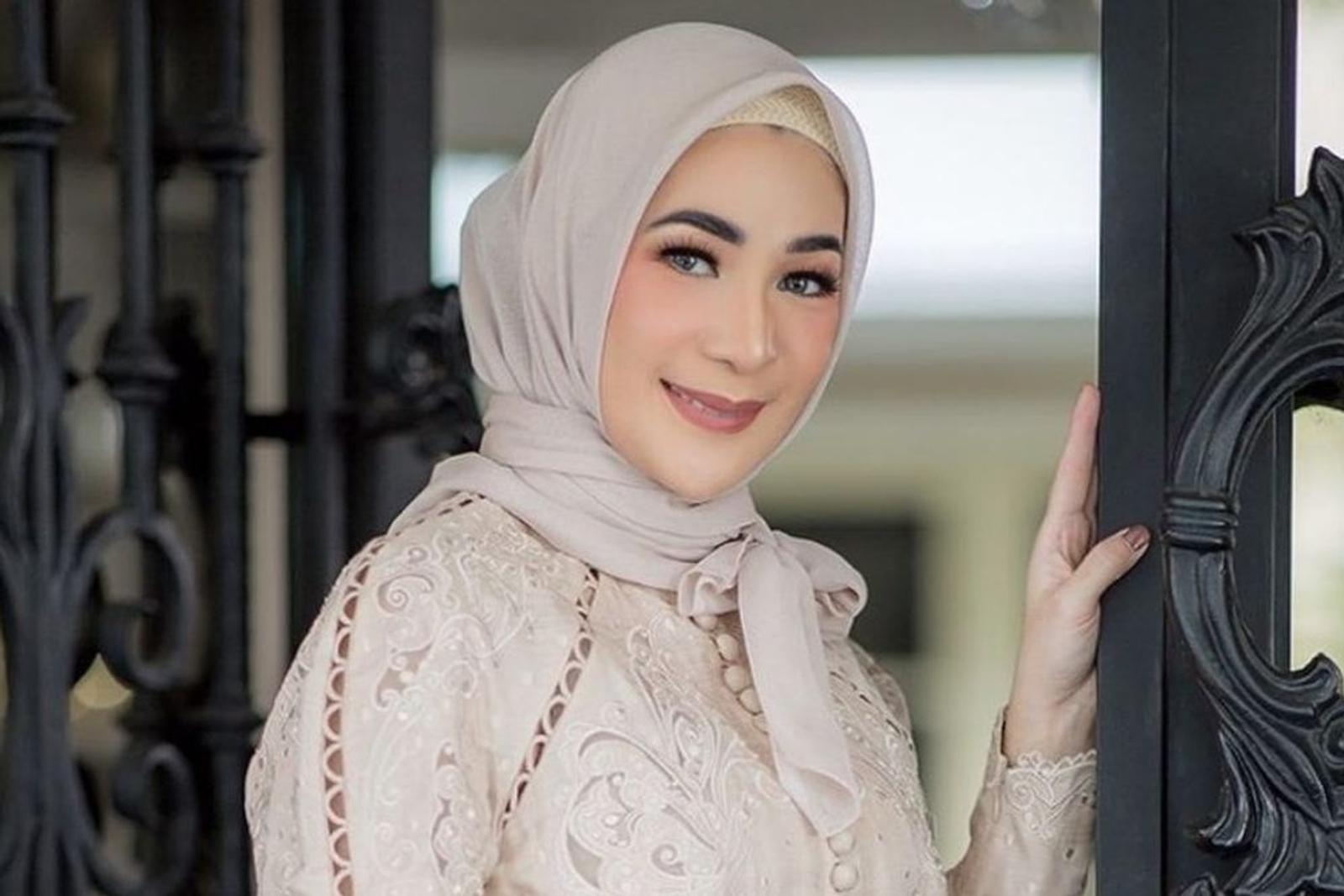 7 Potret Istri Andre Taulany, Sosialita yang Kerap Tampil Glamor