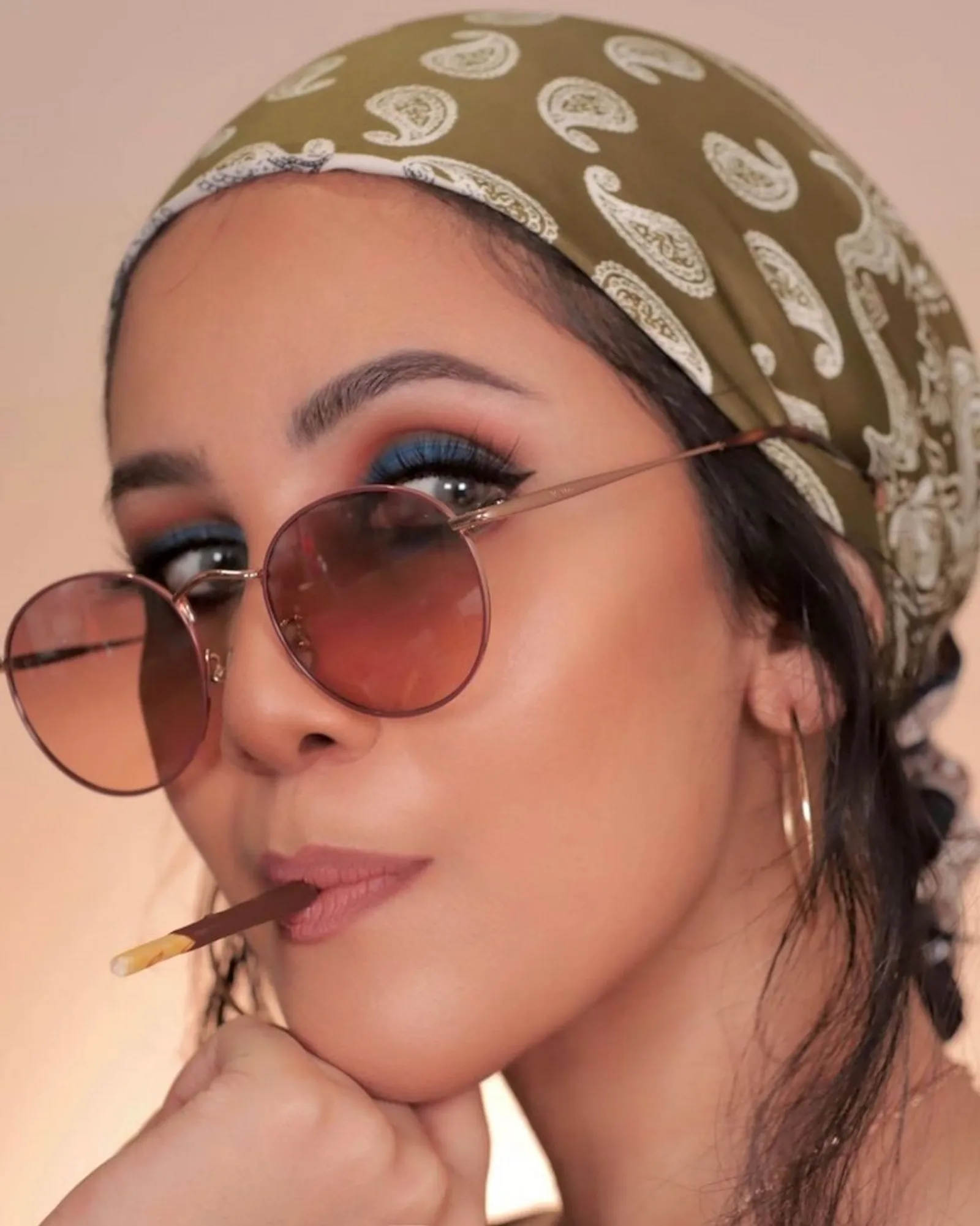 9 Inspirasi Makeup Bold ala Suhay Salim, Dijamin Bikin Makin Glamor!