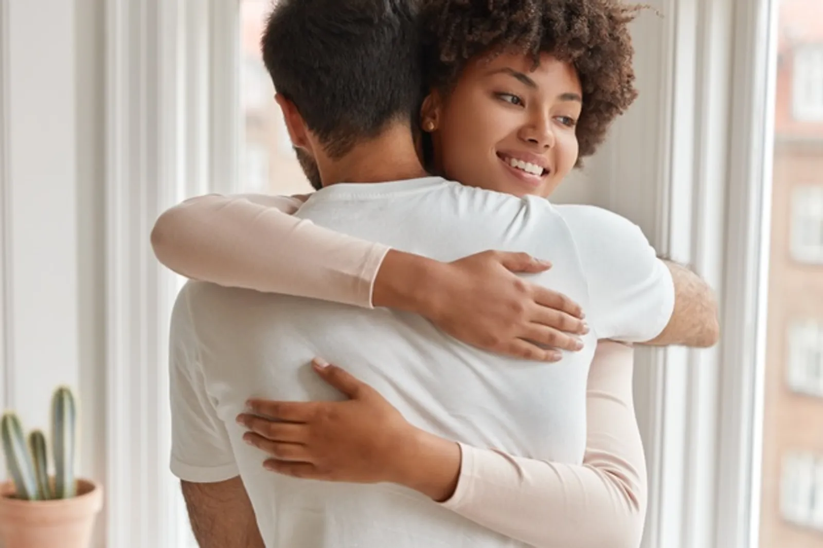 6 Cara Menghadapi Pasangan yang Sedang Stres
