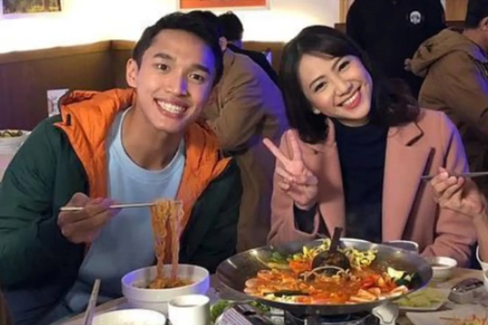 Go Public! 10 Gaya Pacaran Jonatan Christie dan Shanju Eks 'JKT48'