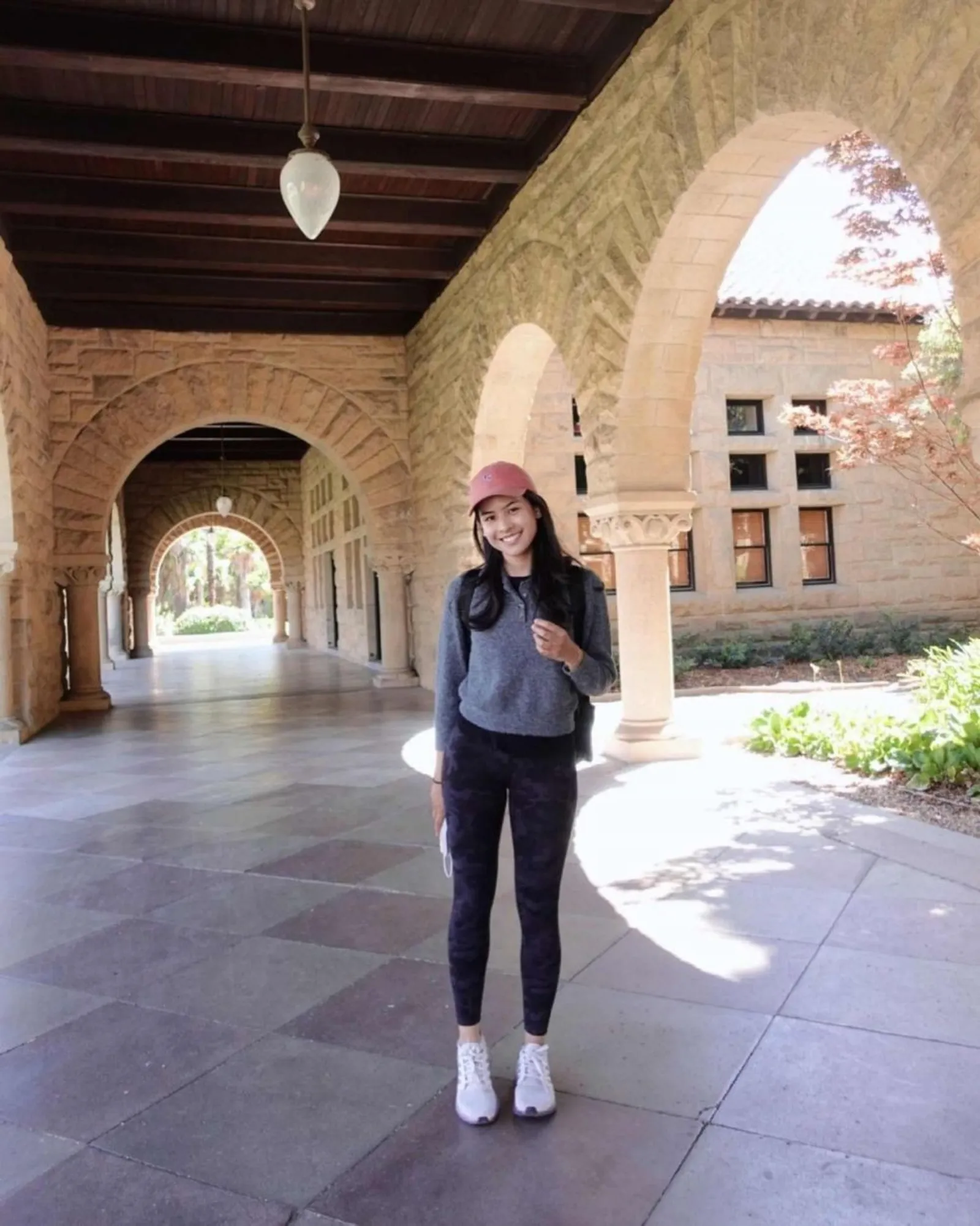 Lulus S2, 10 Potret Kenangan Maudy Ayunda di Stanford hingga Wisuda