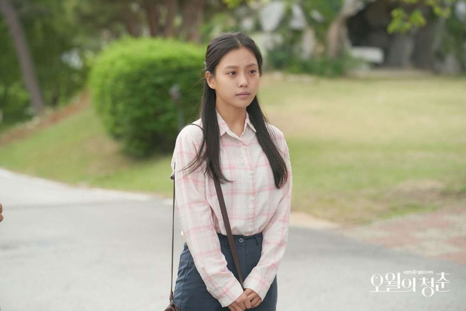 Dijuluki Sad Girl, Ini 9 Perjalanan Hidup Go Min Si di 'Youth of May'