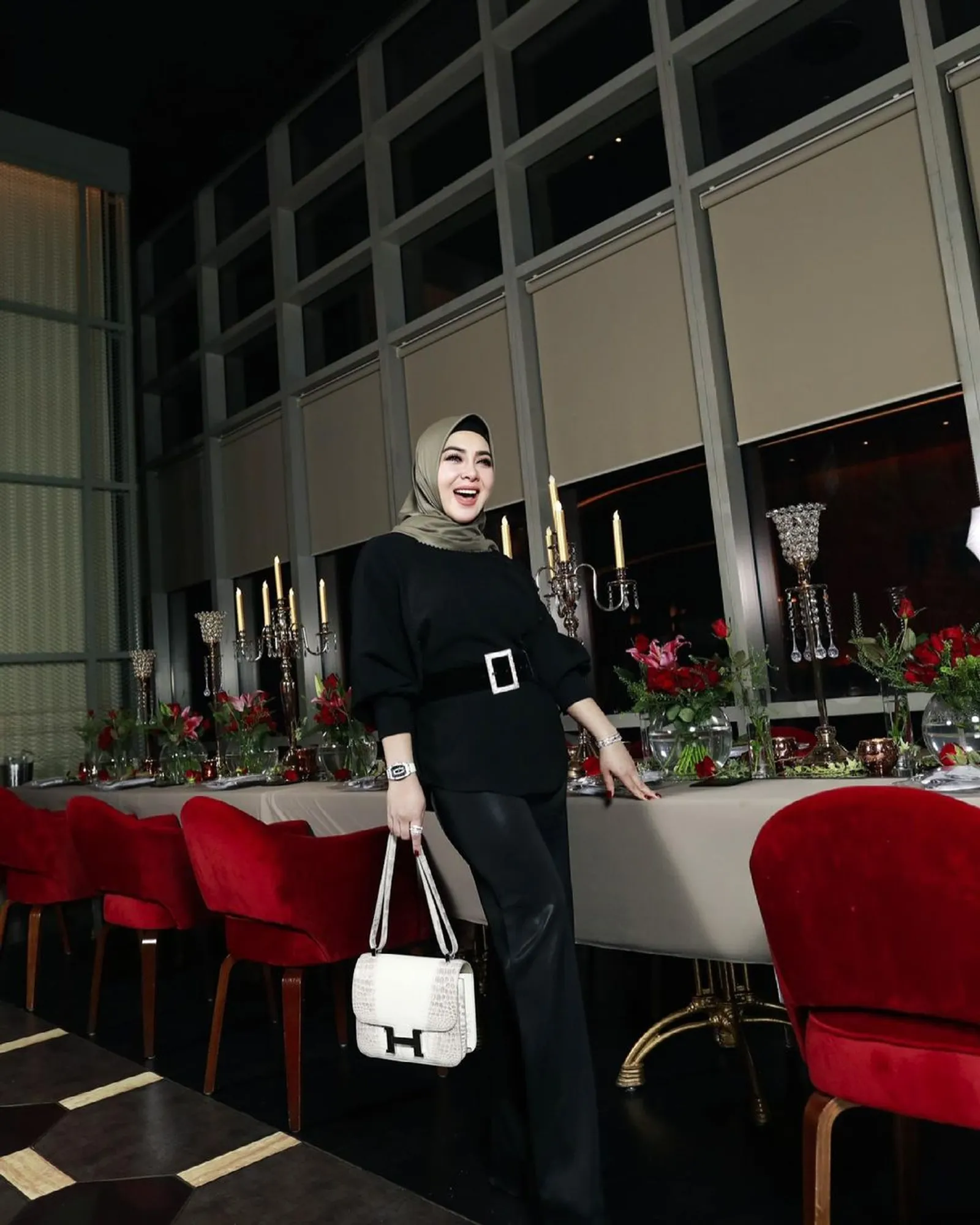 Intip Gaya Terkini Syahrini, Putuskan Hijrah Pakai Hijab 'Fancy'