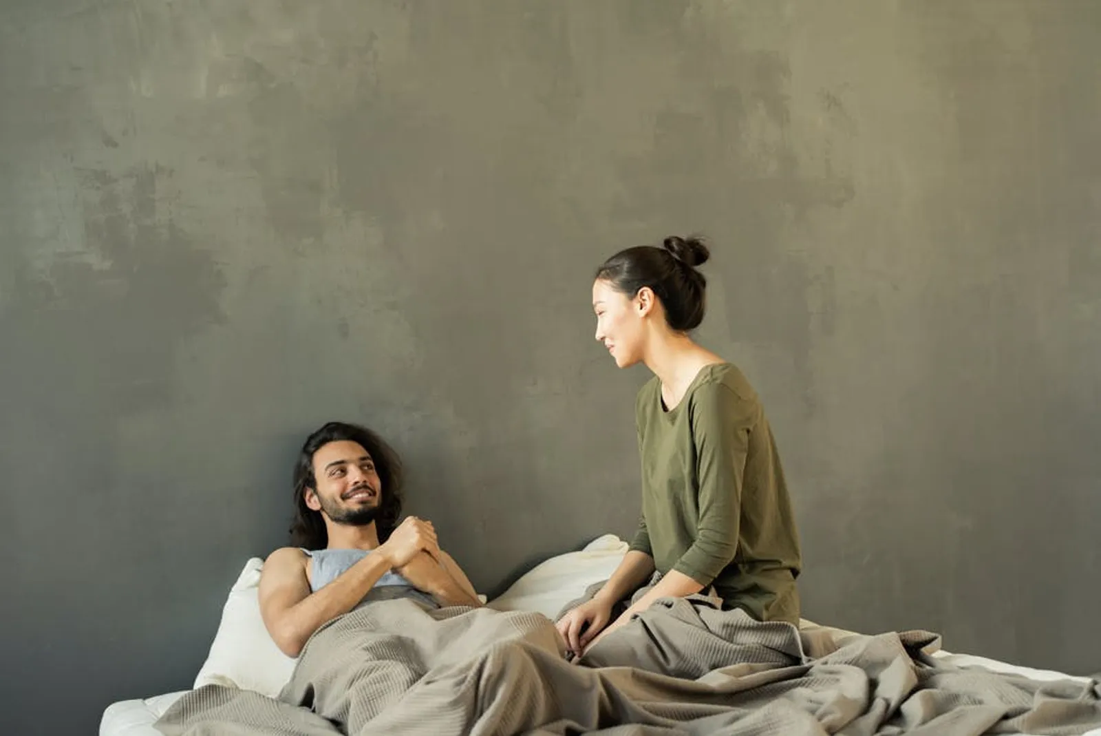 Ini 8 Cara Meningkatkan Gairah Pasangan Saat Malam Pertama