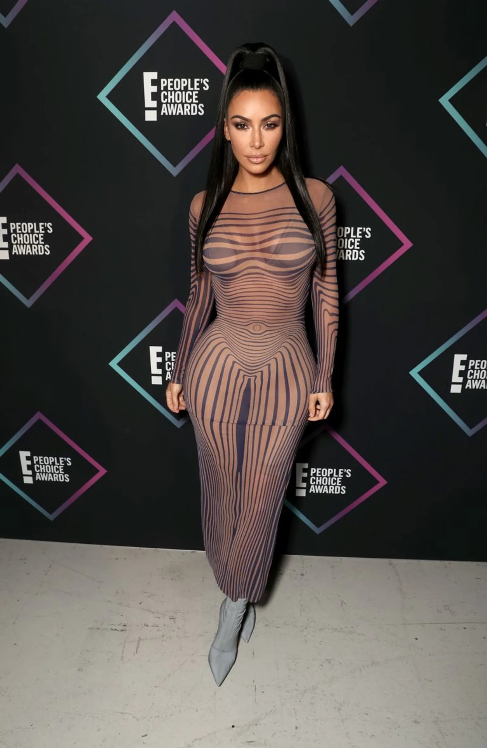 Pertontonkan Payudara, Ini 7 Dress Seksi Milik Kim Kardashian