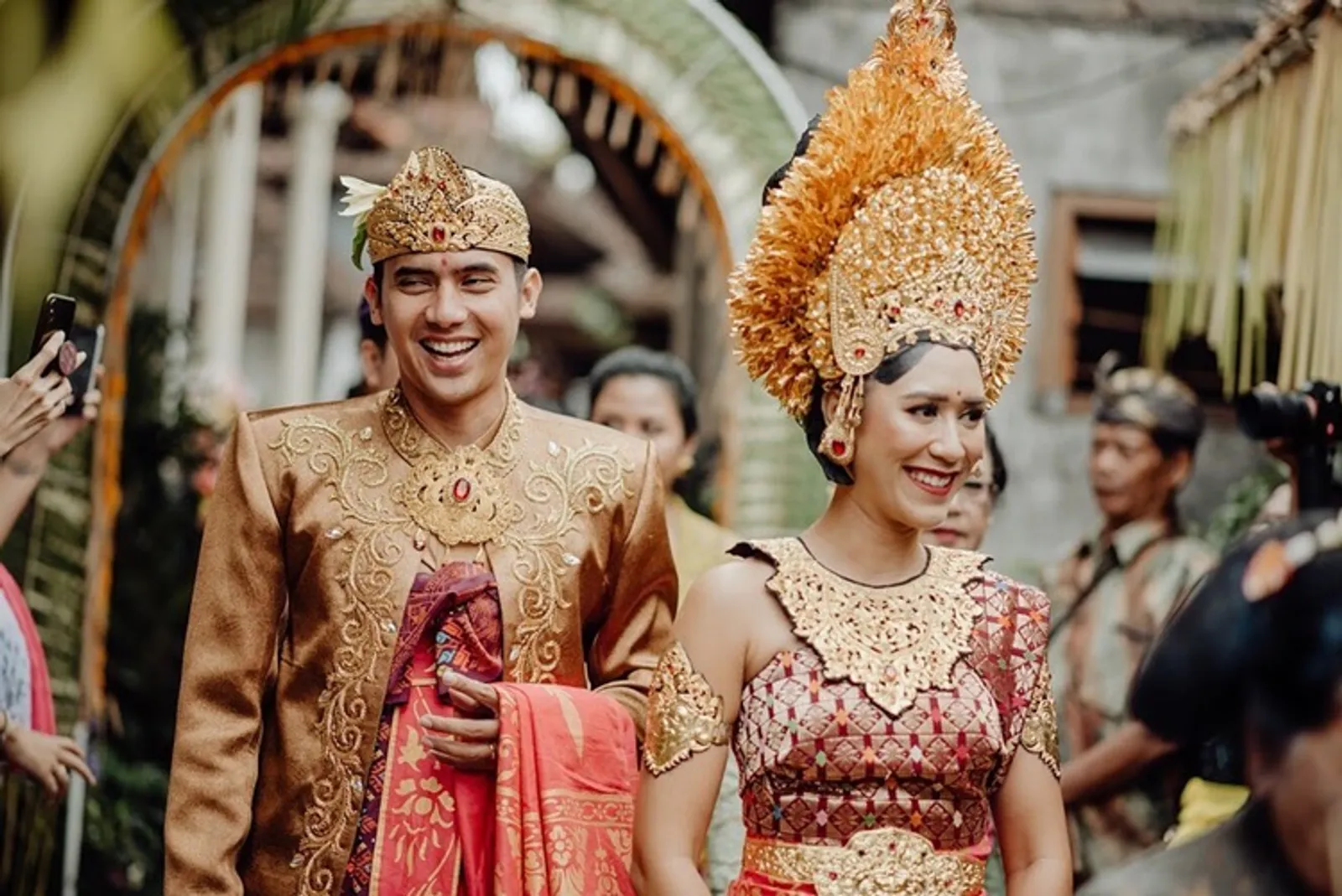 Berdarah Bali, 7 Artis Ini Menikah dengan Agama Hindu