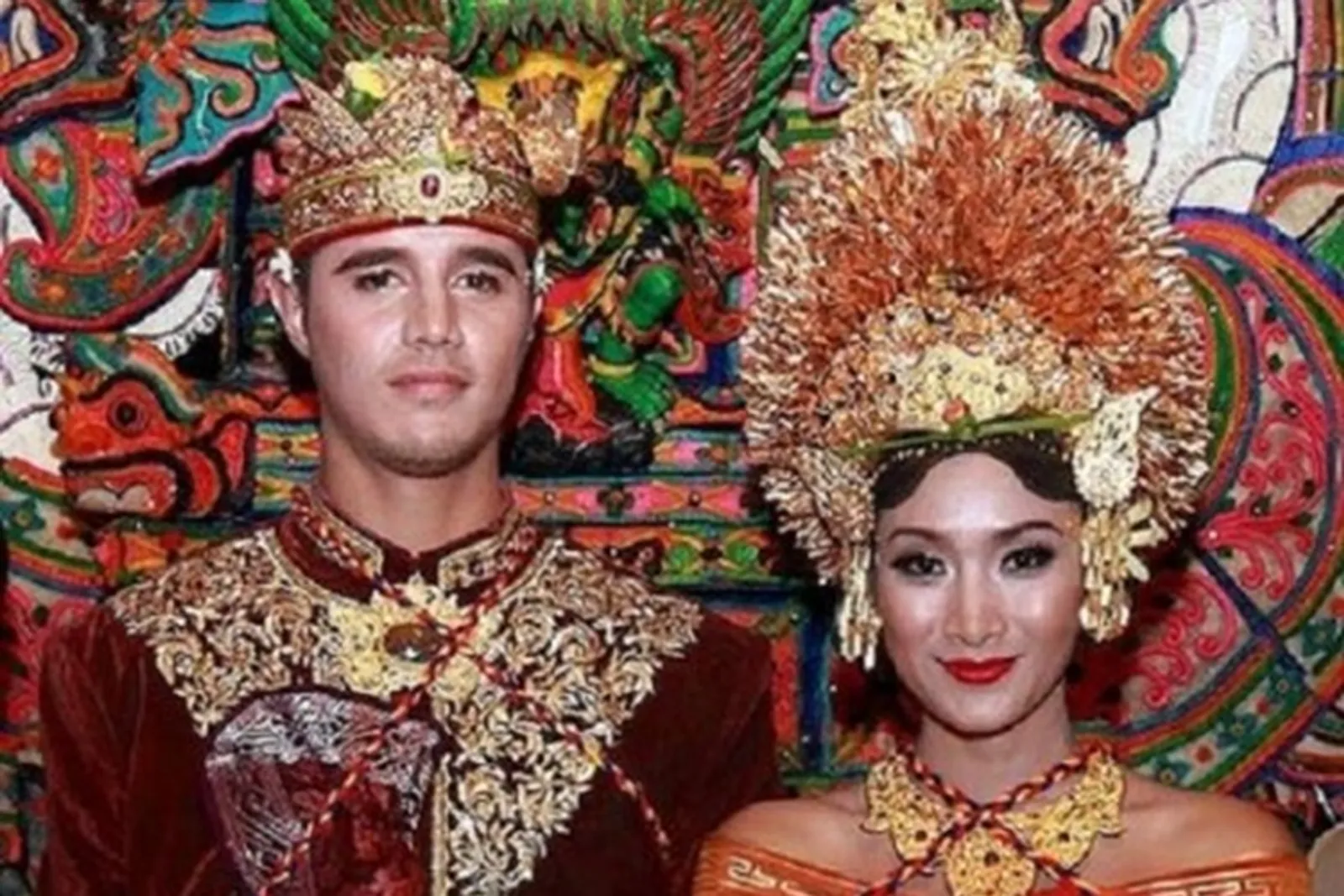 Berdarah Bali, 7 Artis Ini Menikah dengan Agama Hindu