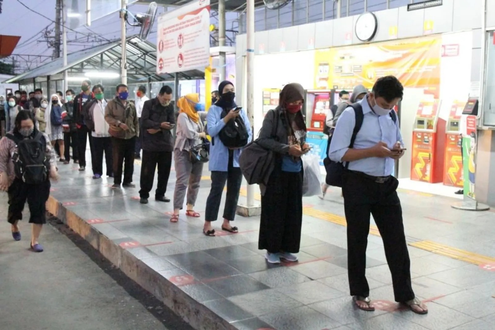 Perhatian! Bakal Ada Tes Antigen Acak di KRL Mulai Hari Ini