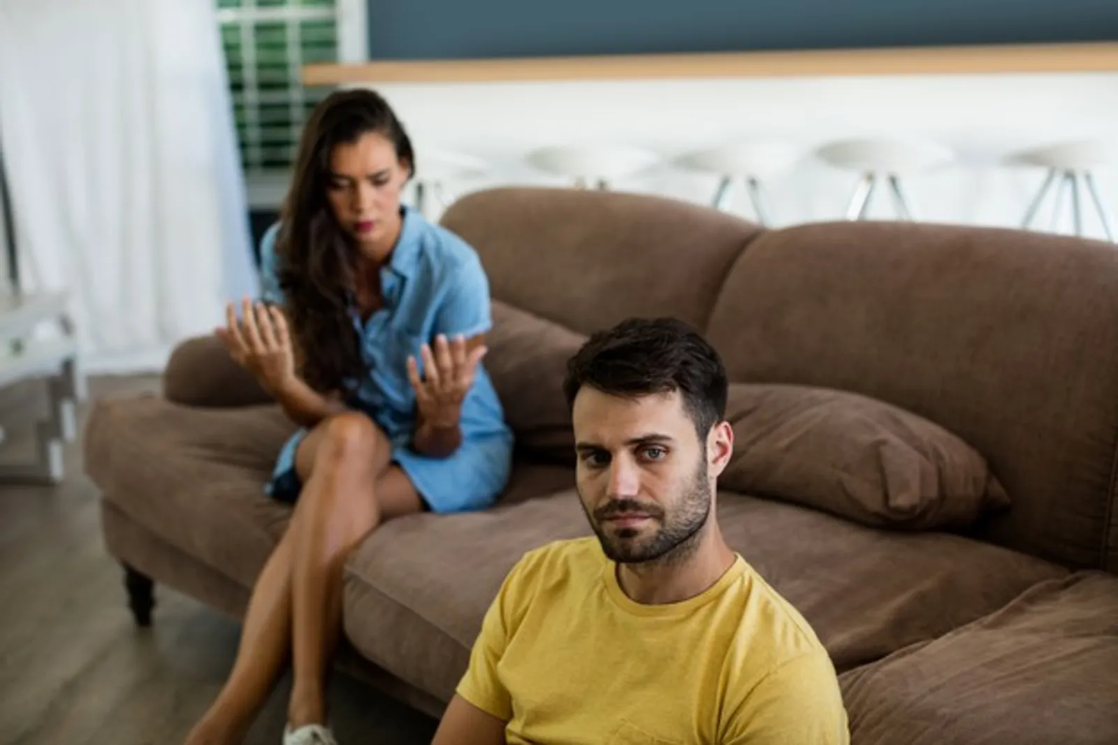 9 Cara Bijak Menghadapi Suami yang Dekat dengan Perempuan Lain 