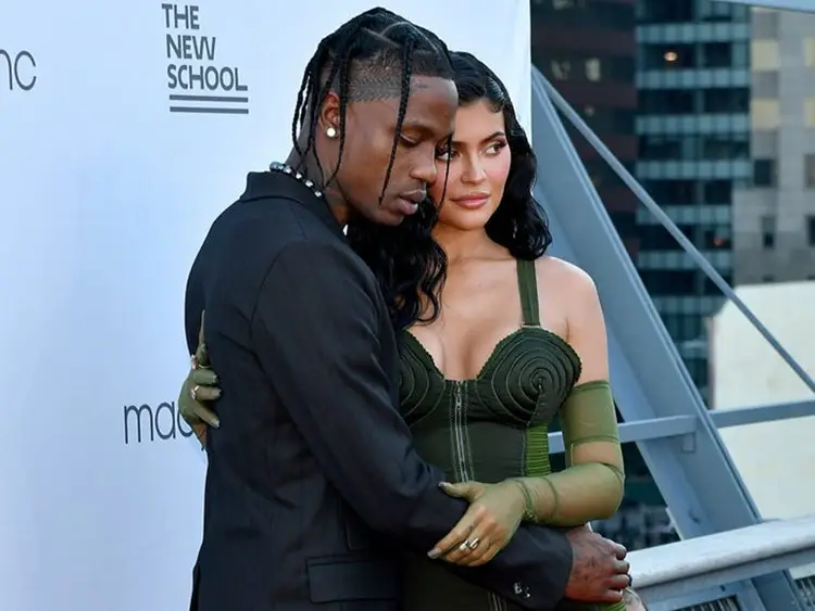 CLBK, Begini Perjalanan Cinta Kylie Jenner & Travis Scott yang Berliku