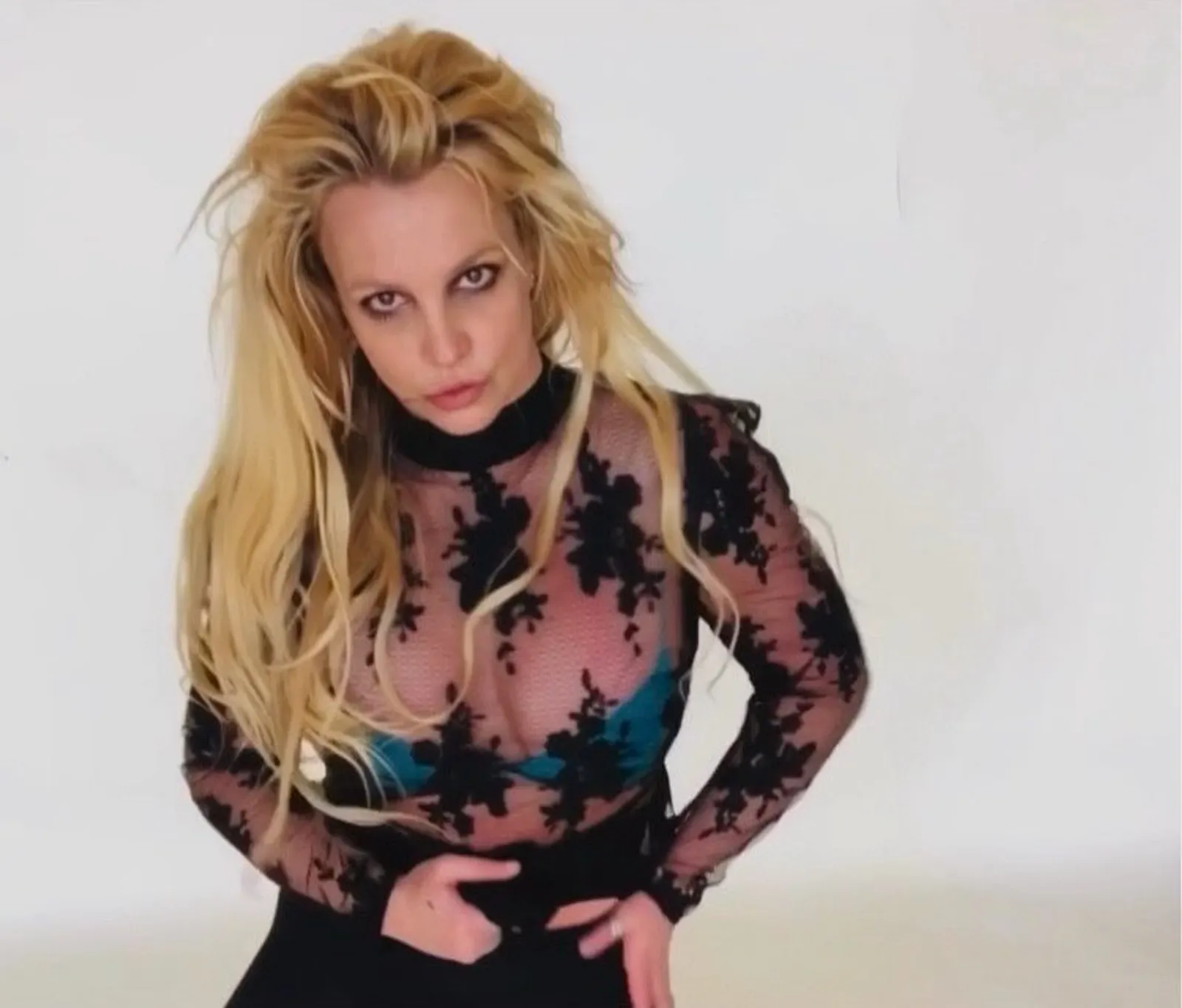 10 Potret Terbaru Britney Spears, Awet Muda Banget!