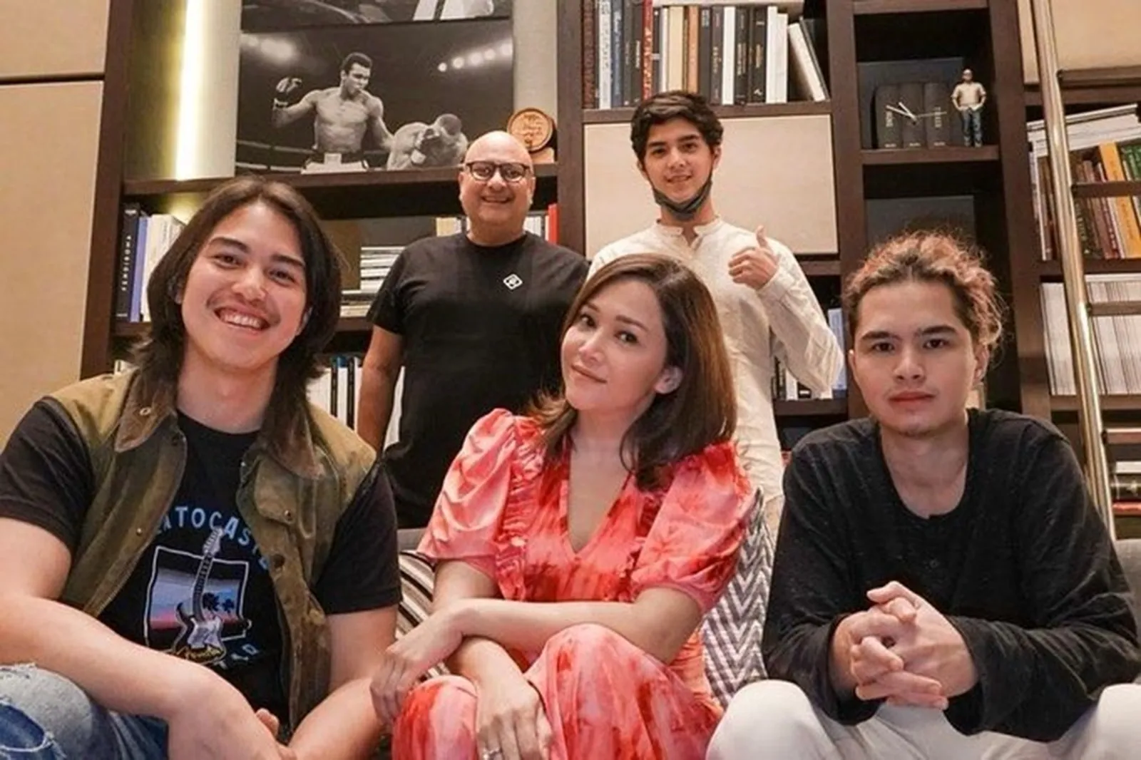 Ibunya Menikah Lagi, 9 Artis Ini Akrab dengan Ayah Sambungnya