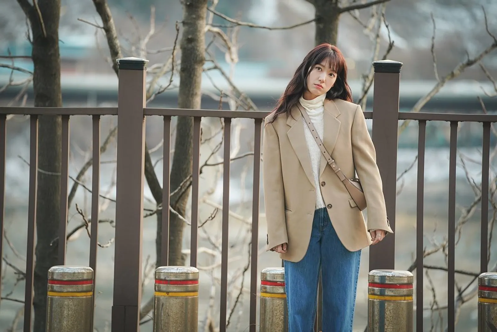 Gaya Modis Park Shin Hye yang Buat Choi Tae Joon Makin Jatuh Hati