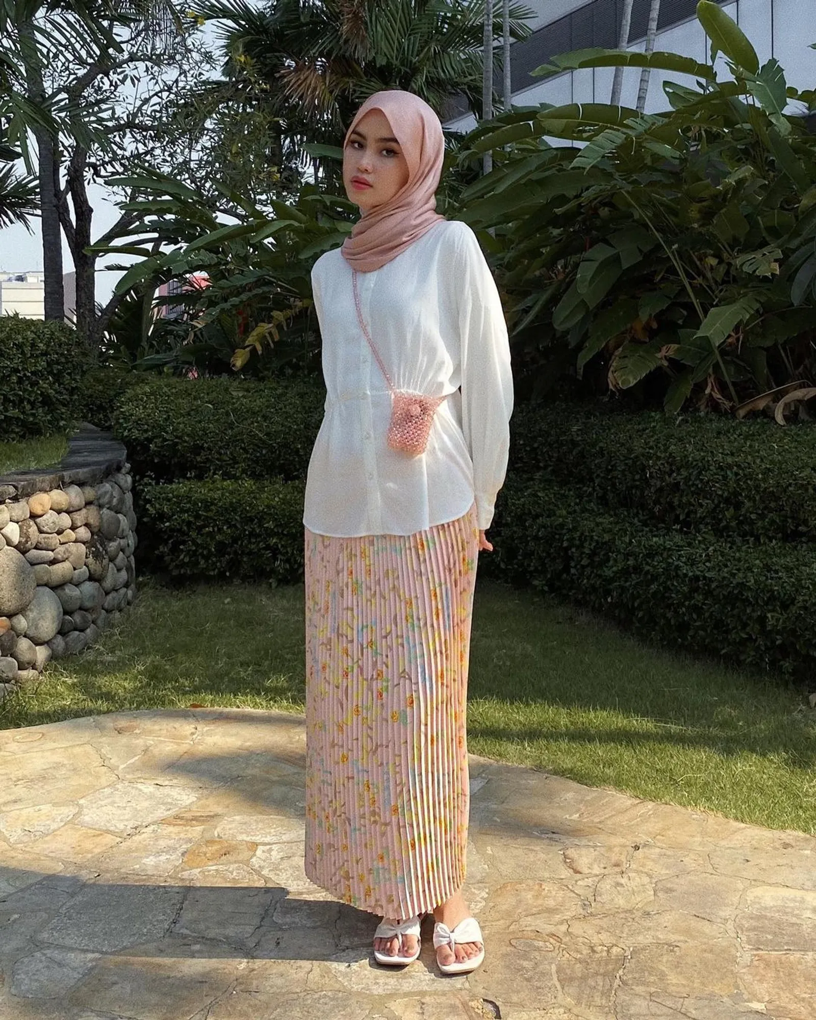 Anti Gerah, Intip Tips Memilih OOTD Hijab saat Cuaca Panas