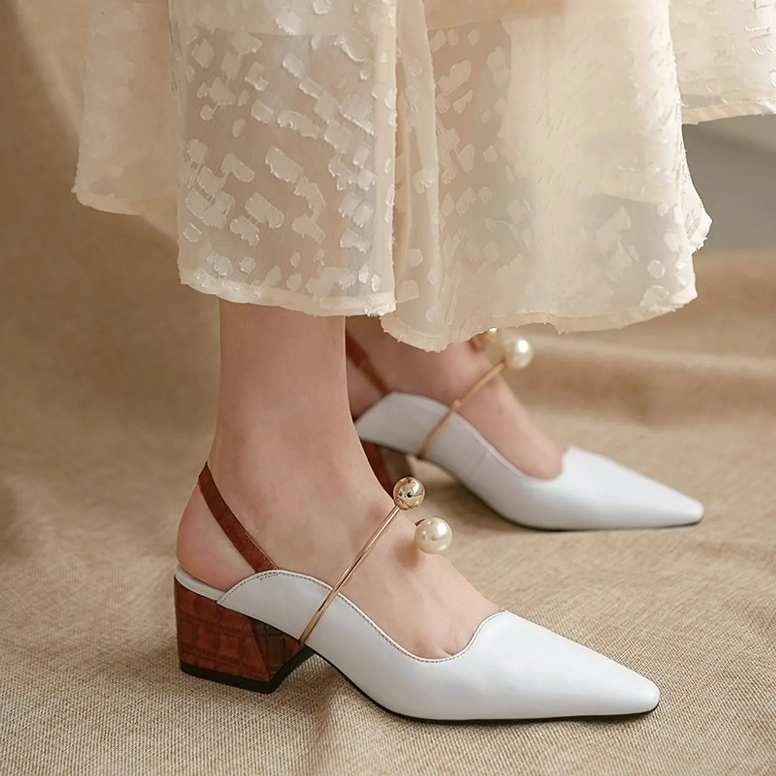 Model Sepatu Perempuan yang Cocok untuk Hadiri Pernikahan Outdoor
