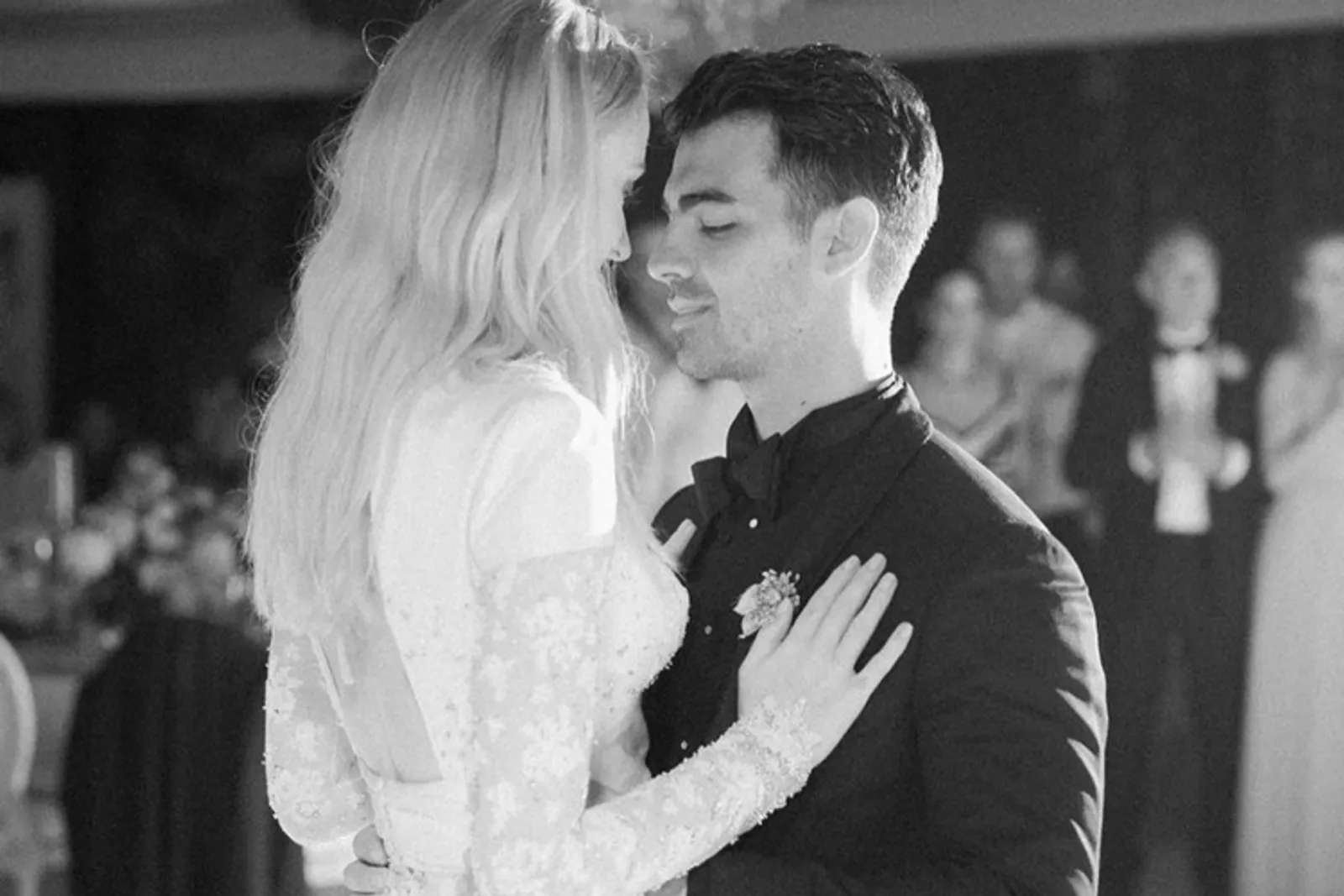 Potret Joe Jonas & Sophie Turner Pamer Foto Mesra yang Langka