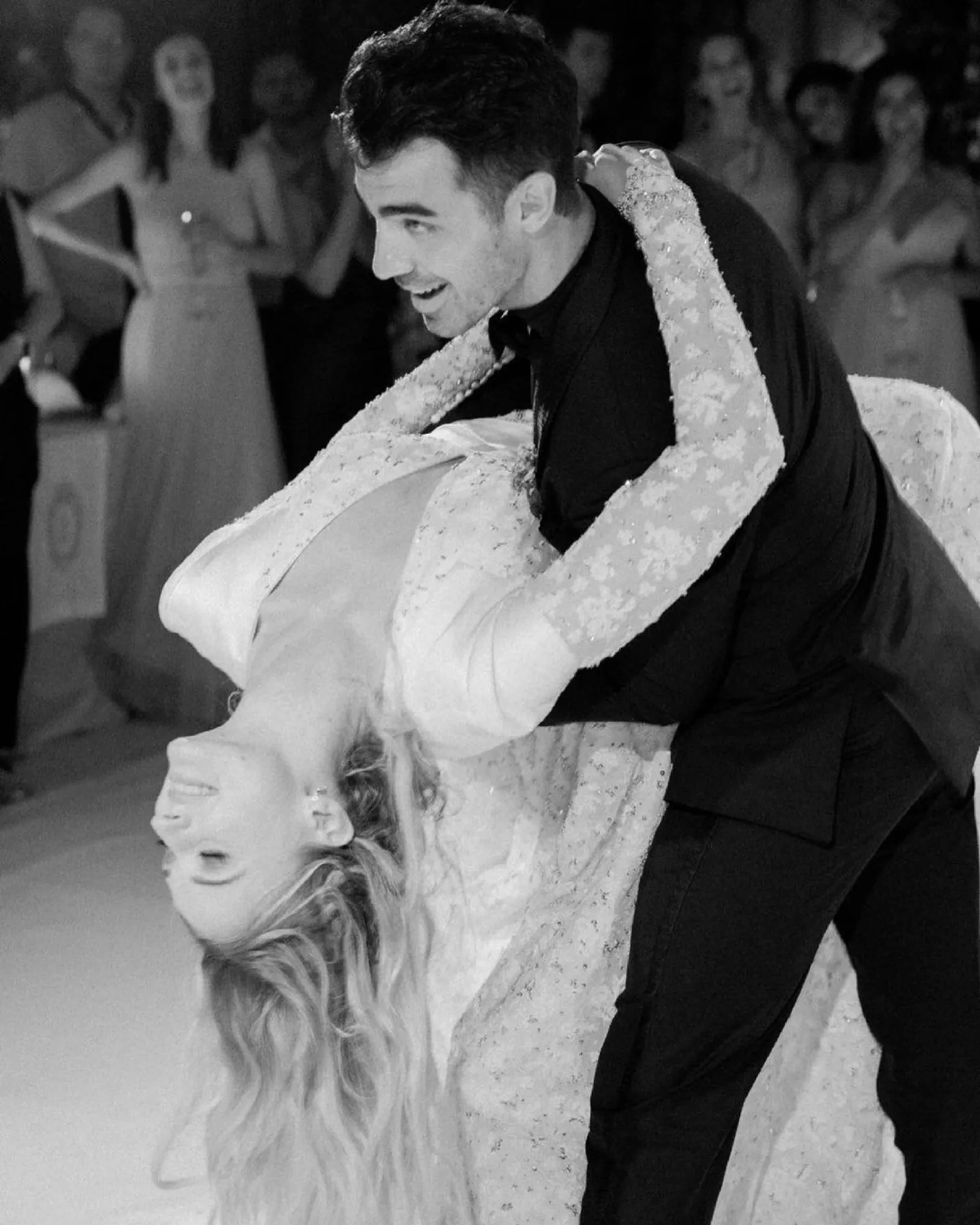 Potret Joe Jonas & Sophie Turner Pamer Foto Mesra yang Langka