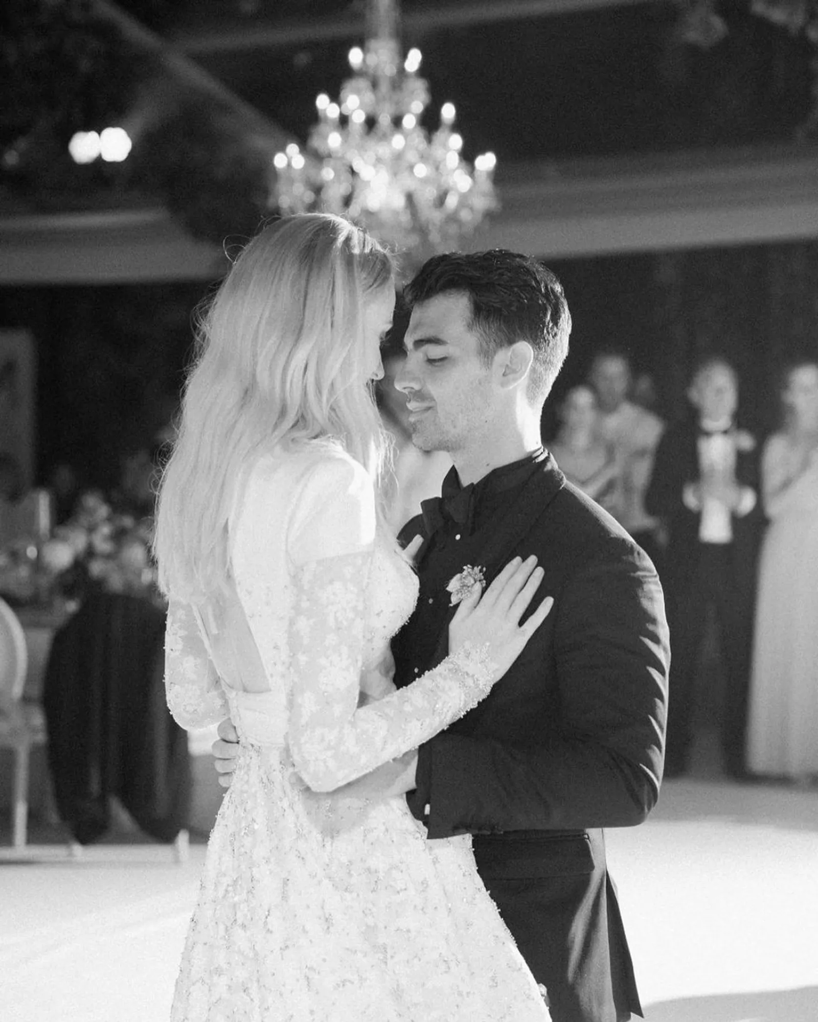 Potret Joe Jonas & Sophie Turner Pamer Foto Mesra yang Langka