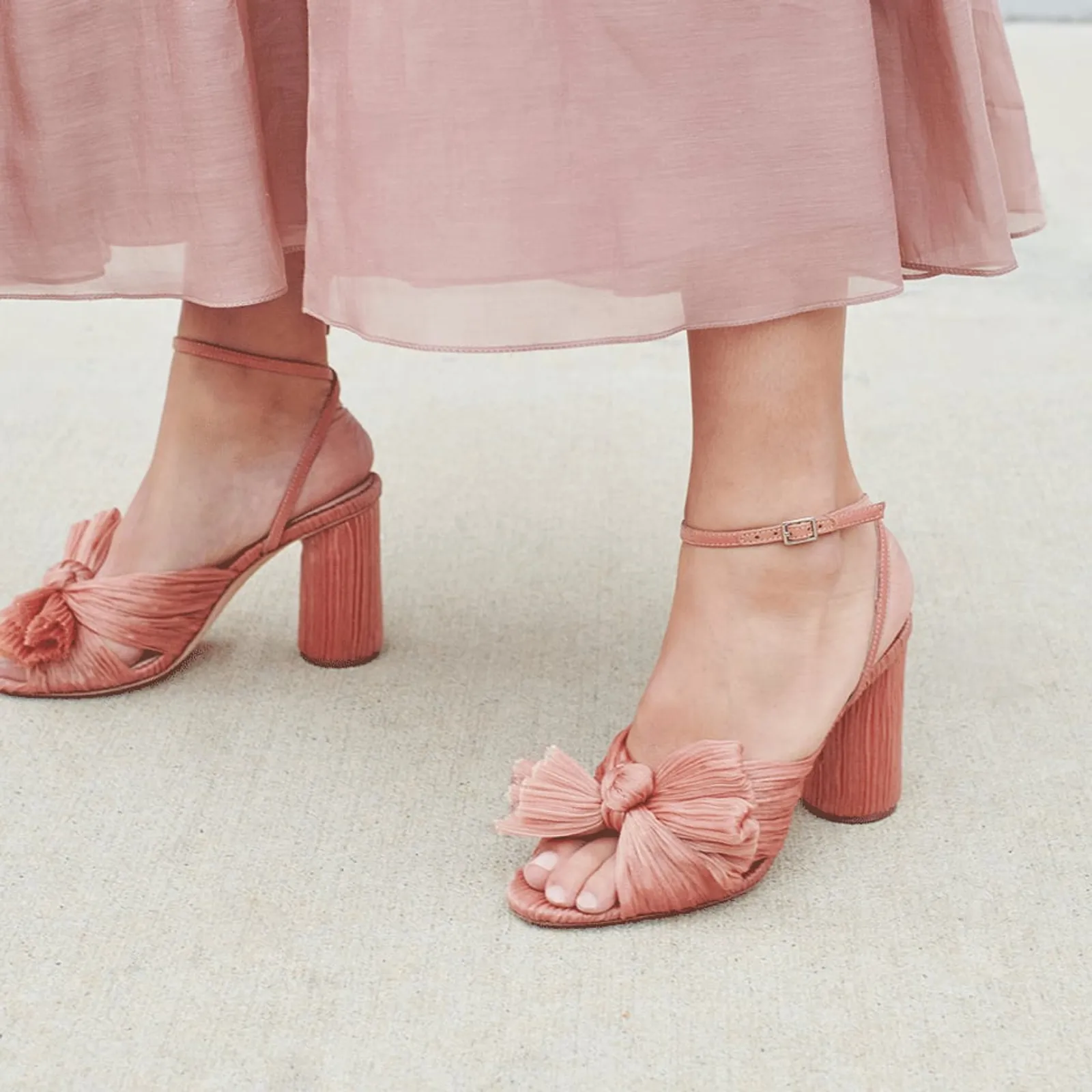Model Sepatu Perempuan yang Cocok untuk Hadiri Pernikahan Outdoor