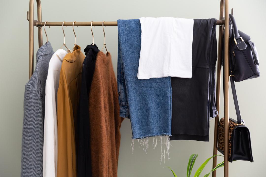 Panduan Membuat Capsule Wardrobe untuk Pemula: Build-a-Wardrobe Super Simpel dan Stylish