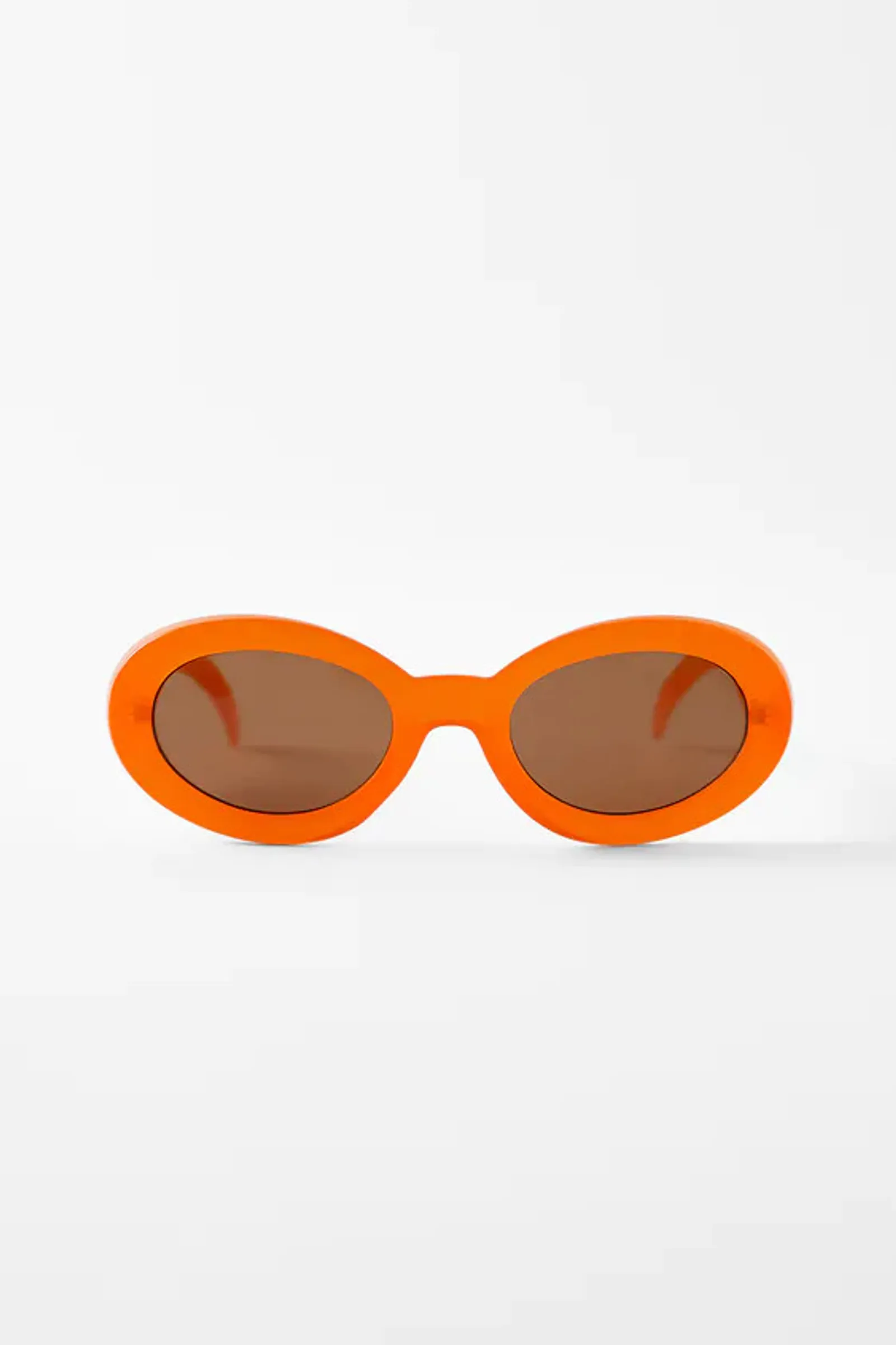 #PopbelaOOTD: Rekomendasi Kacamata Hitam 'Terjangkau' untuk Berjemur