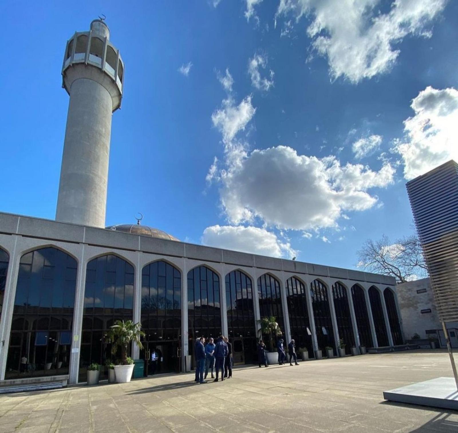 5 Masjid Indah Menawan di Inggris, Rekomendasi Wisata Ramah Muslim!