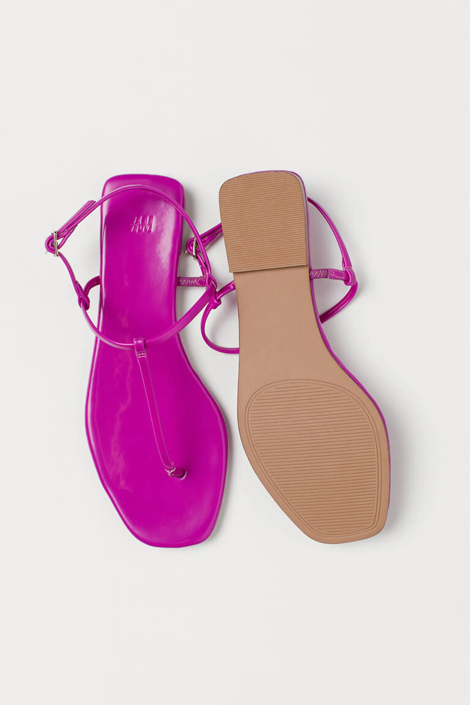 #PopbelaOOTD: Sandal Warna-warni untuk Kamu yang Suka Tampil Feminin