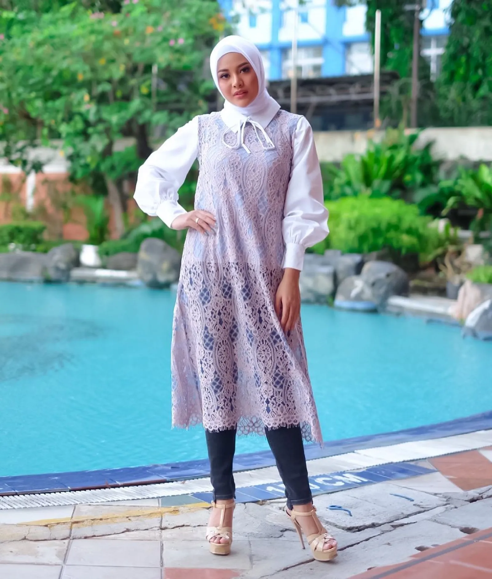 Gaya Hijab Aurel Hermansyah Sebelum Resmi Berusia 23 Tahun