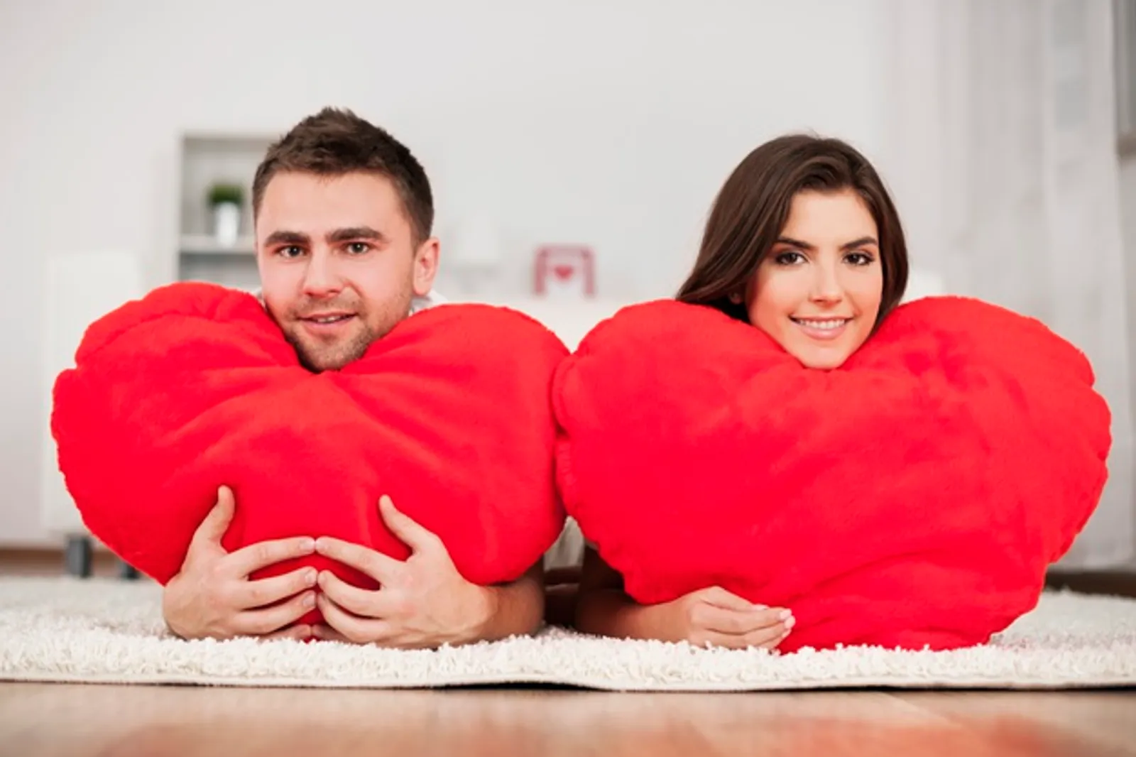 5 Manfaat Pillow Talk dalam Menjaga Keharmonisan Hubungan